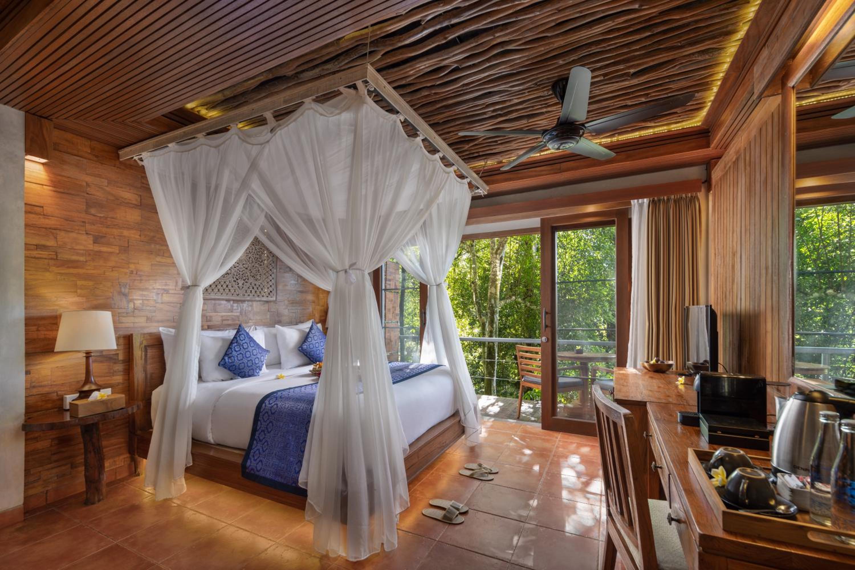 Honeymooner Rain Forest Jungle Suite with Free Mini-bar  - Photo 1