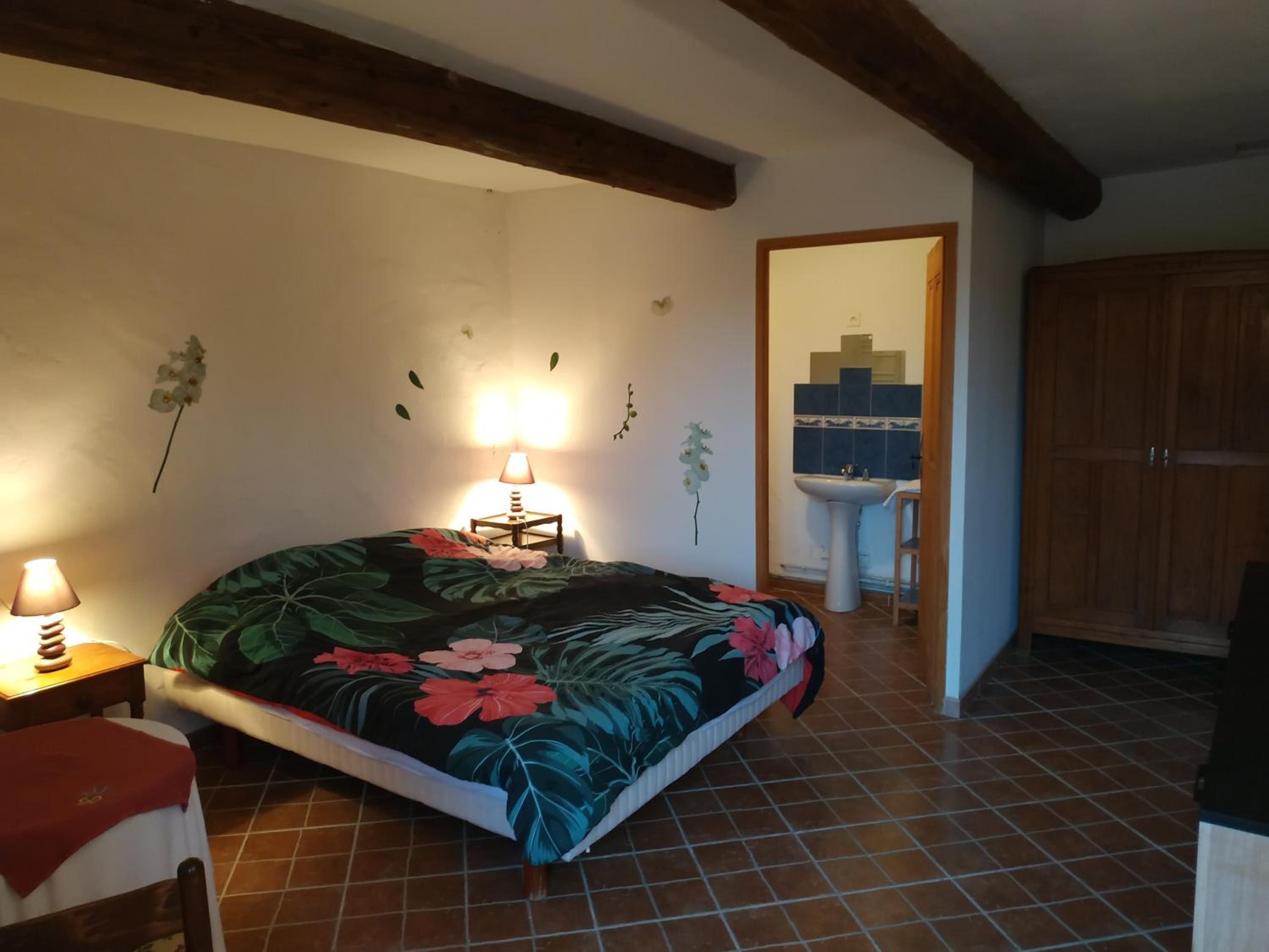 Queen Room photo 1