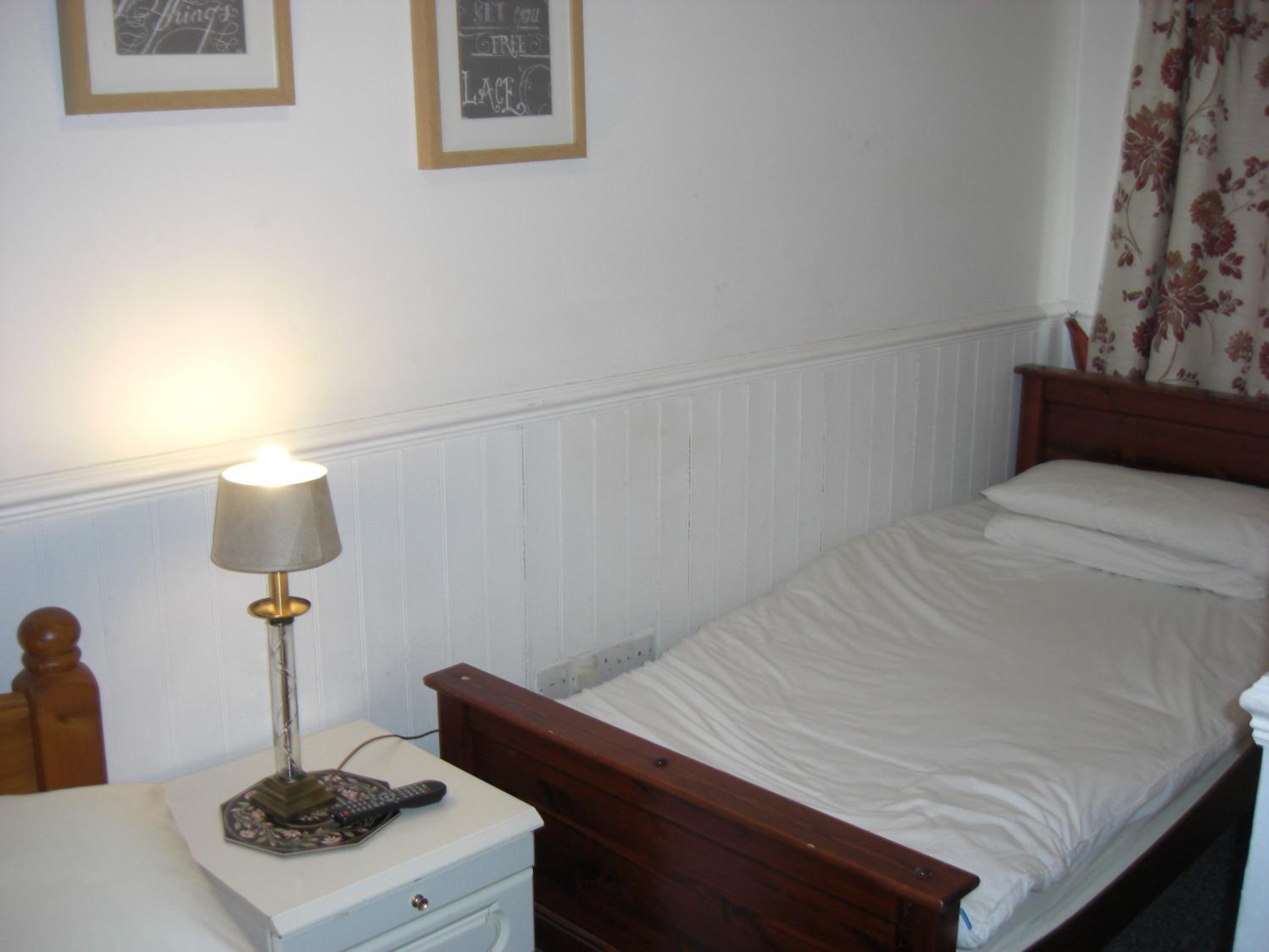 Small Twin Room - Photo 1