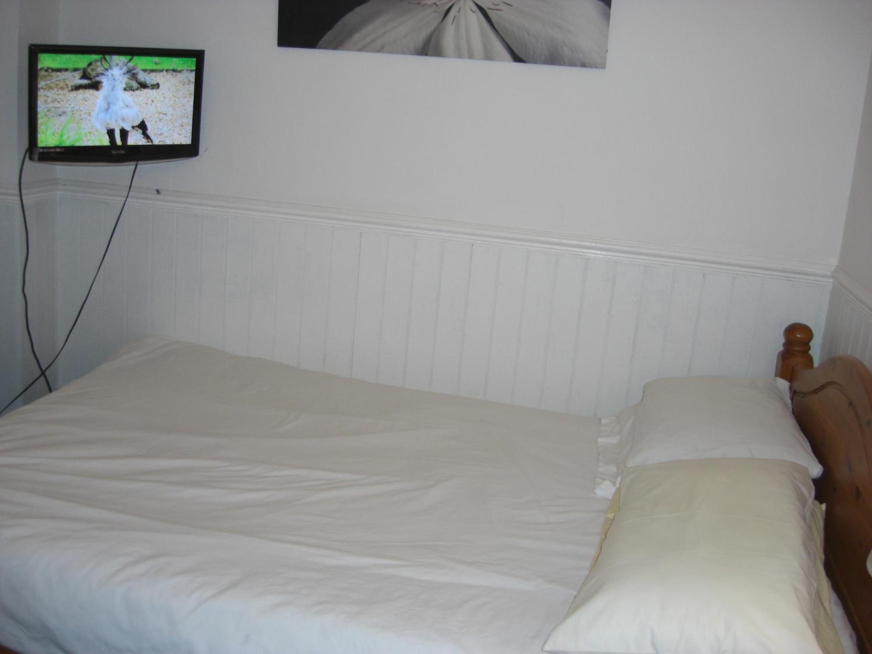 Small Twin Room - Photo 10