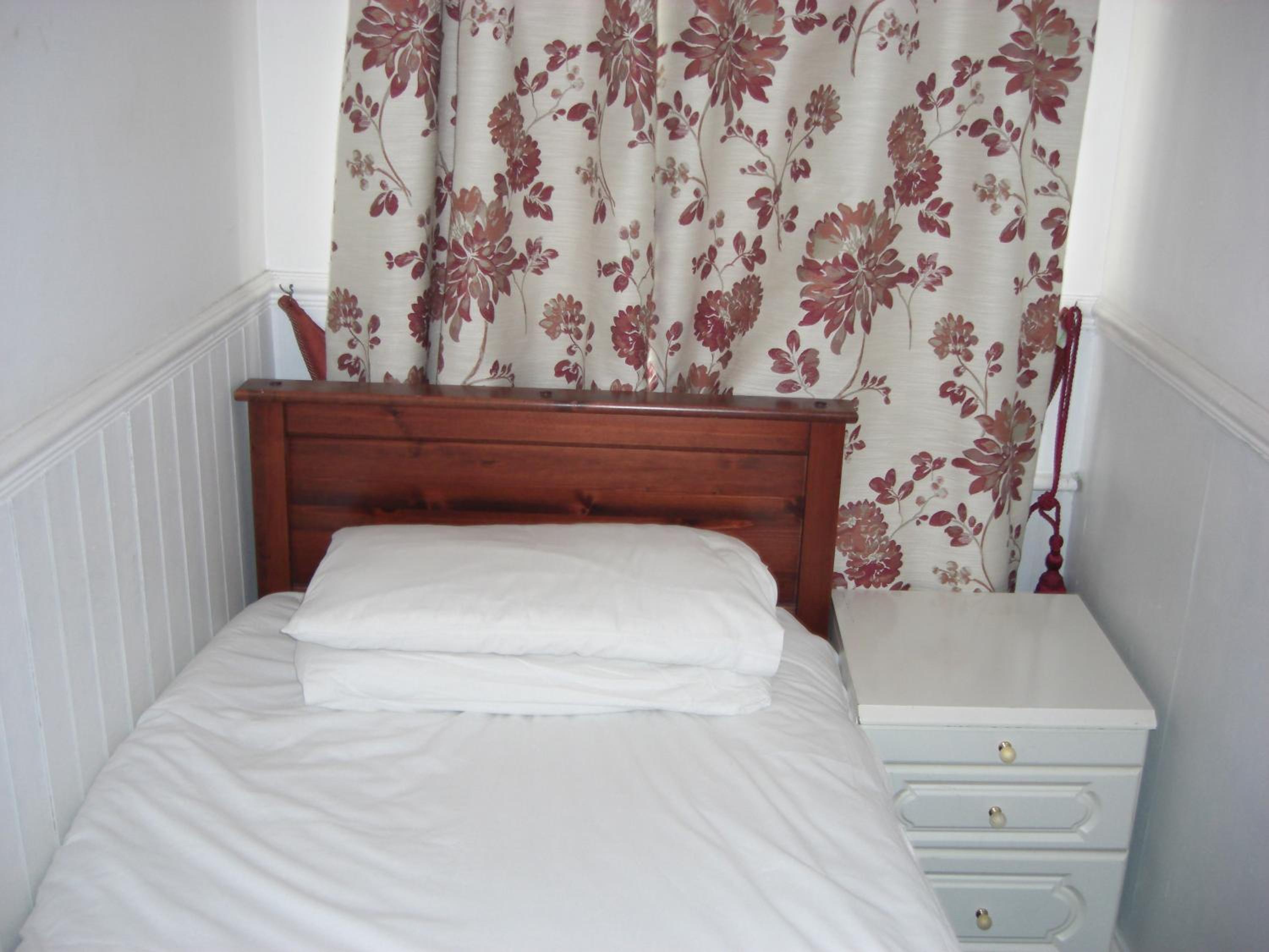 Small Twin Room - Photo 11