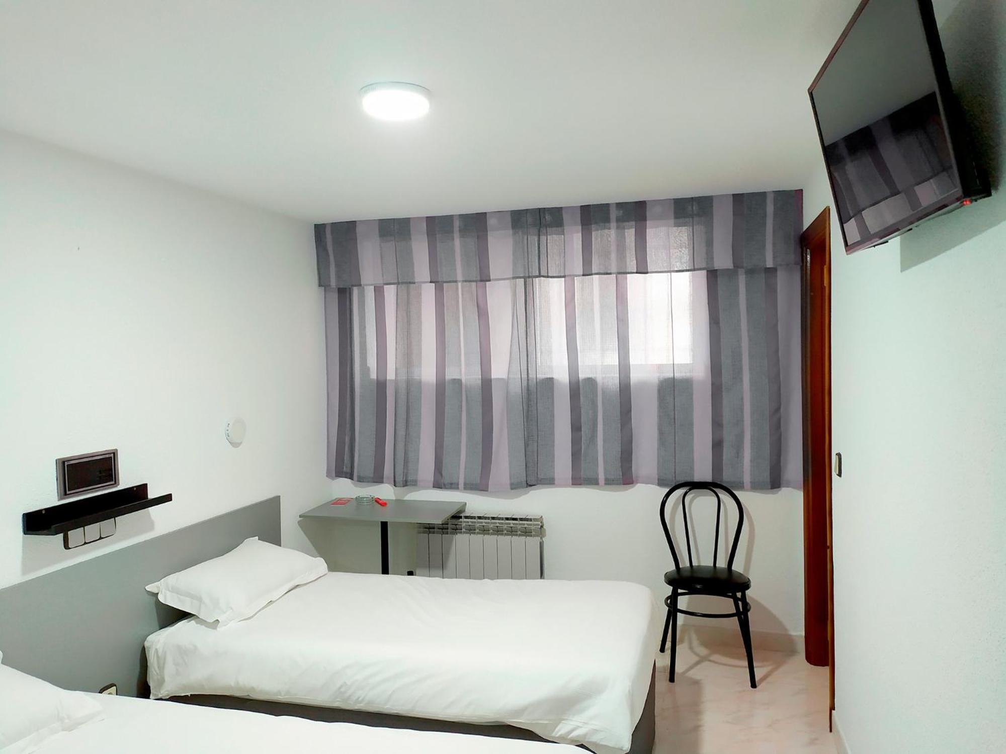 Double Room - Photo 5