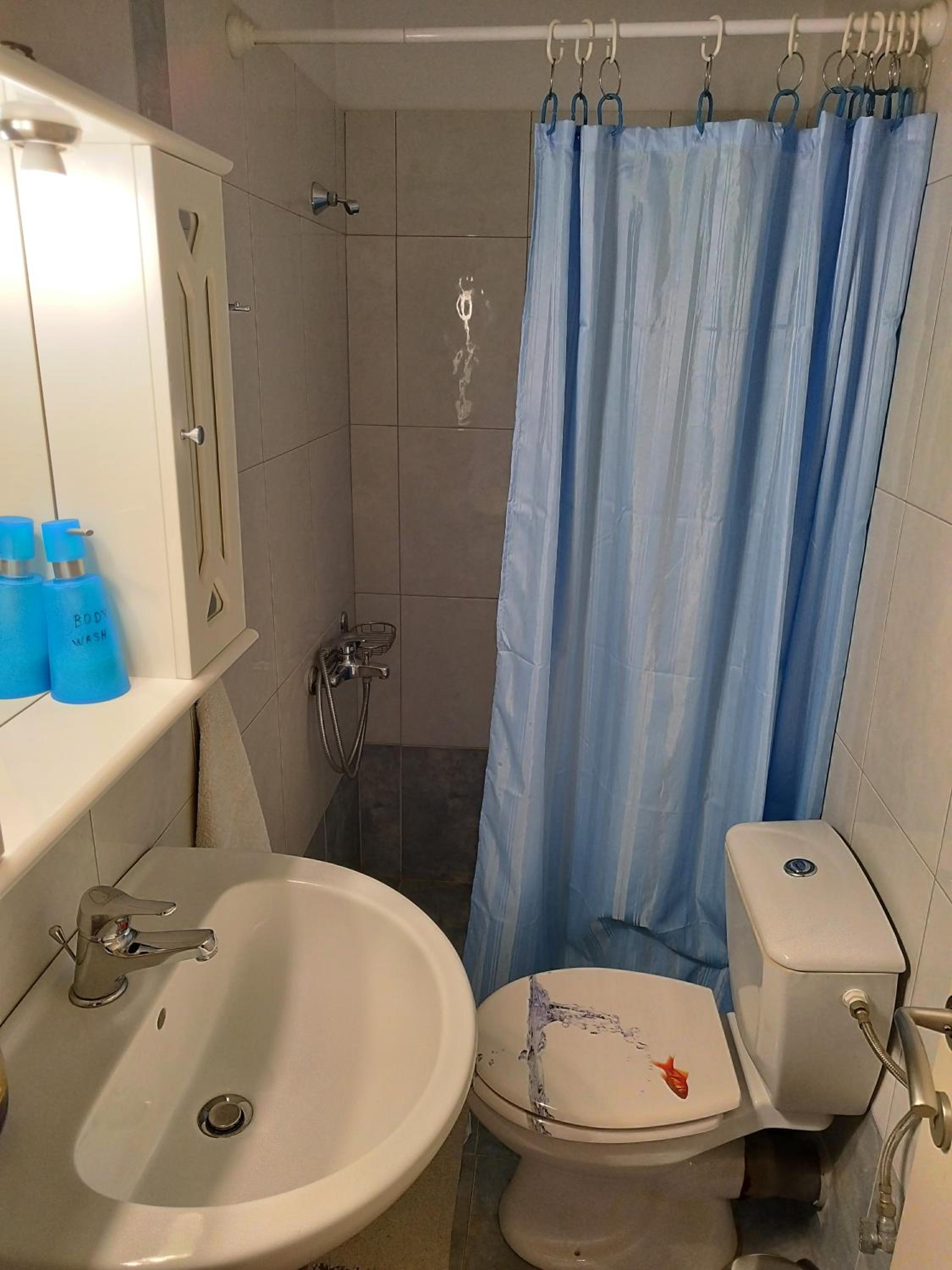 Double Room with Balcony - Photo 10