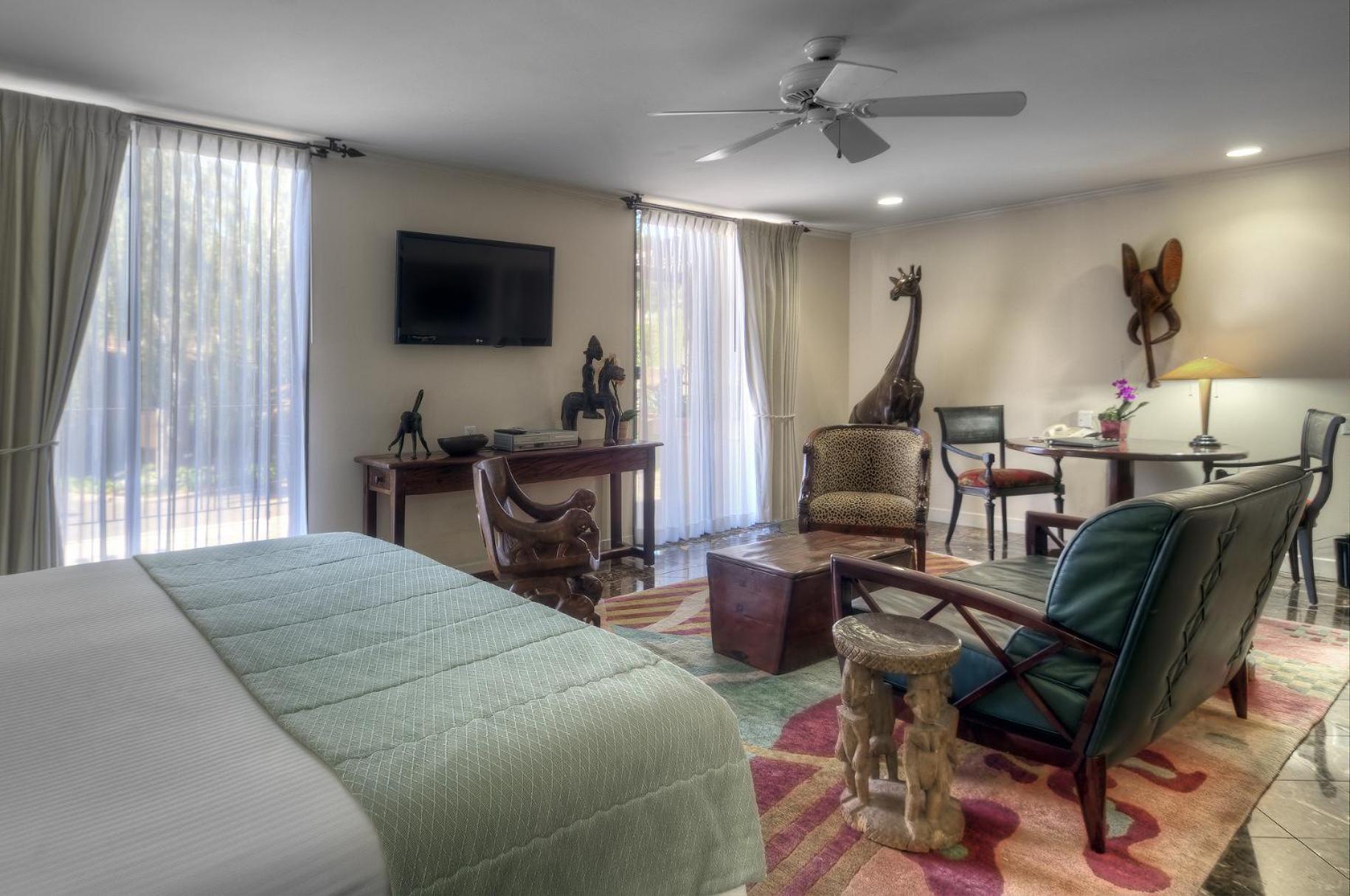 King Suite with Spa Bath - Photo 2