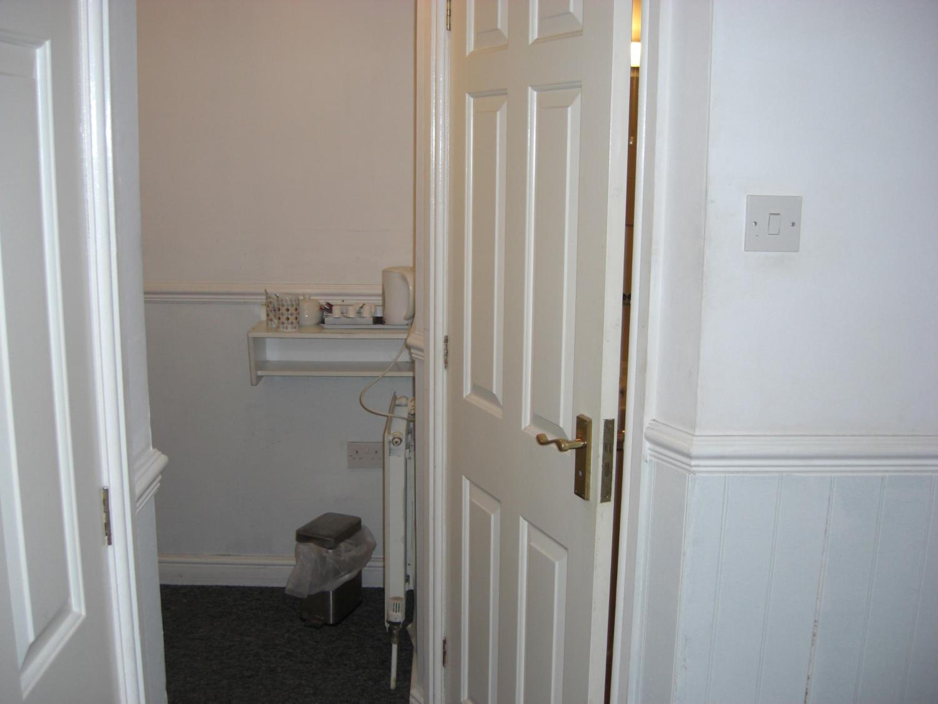 Small Twin Room - Photo 12
