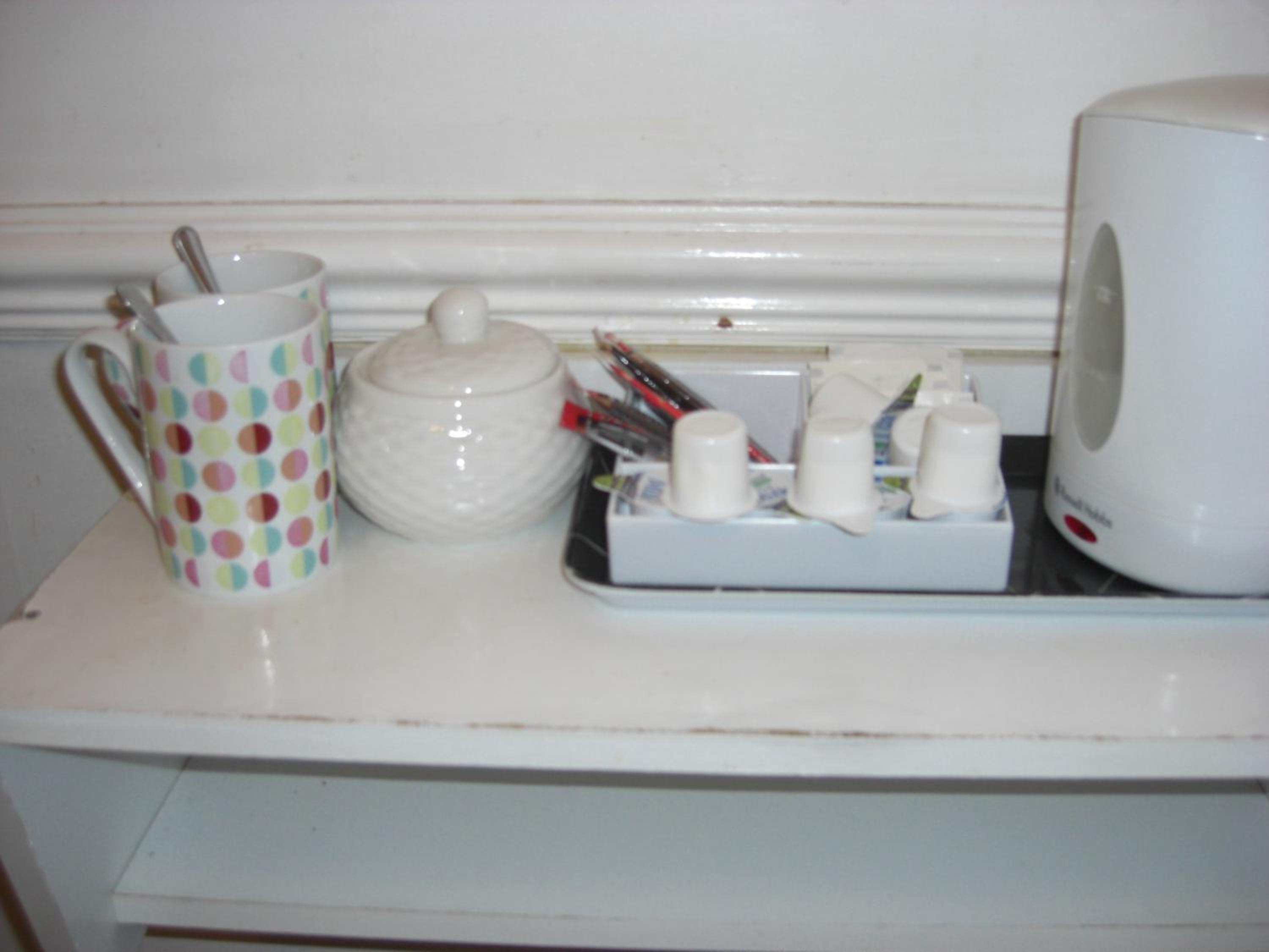 Small Twin Room - Photo 13
