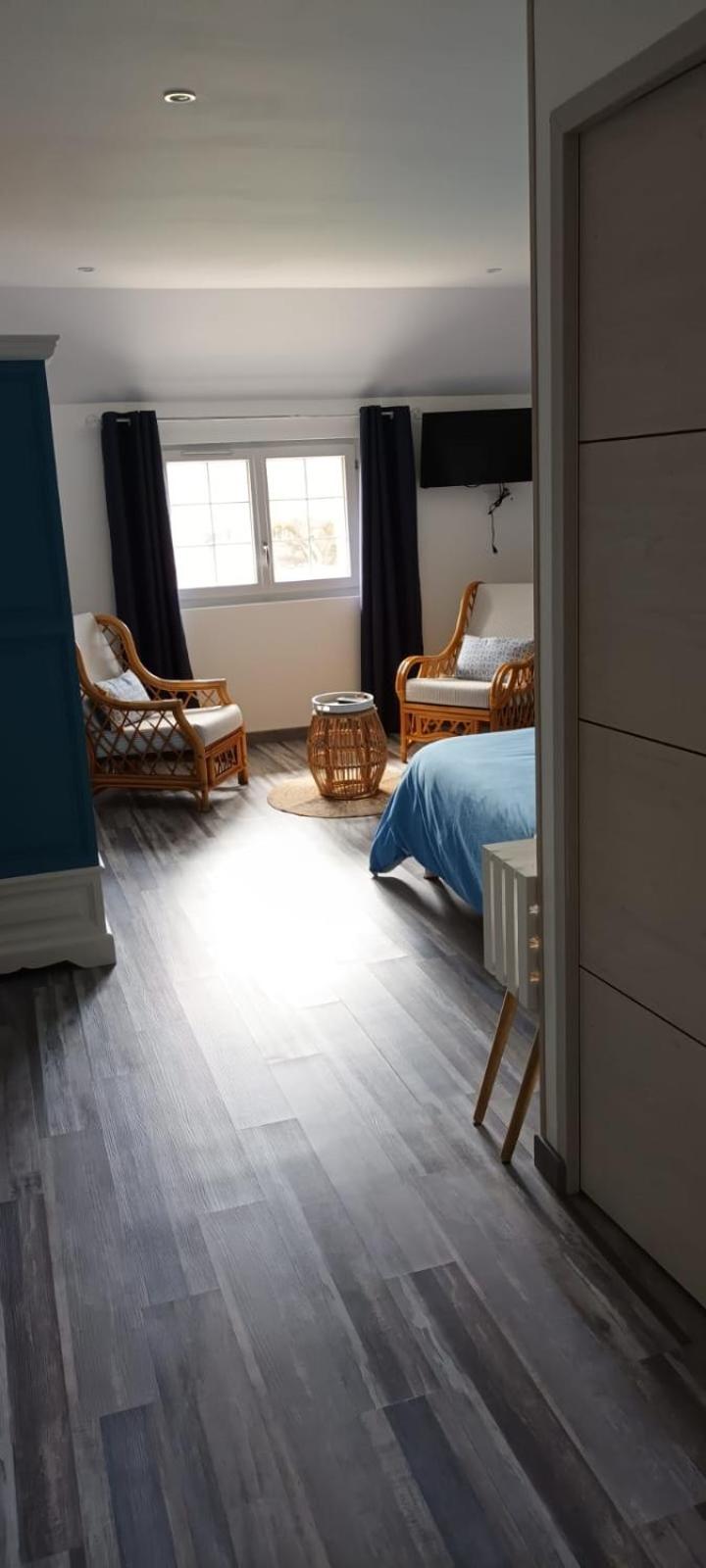 Large Double Room - Photo 7