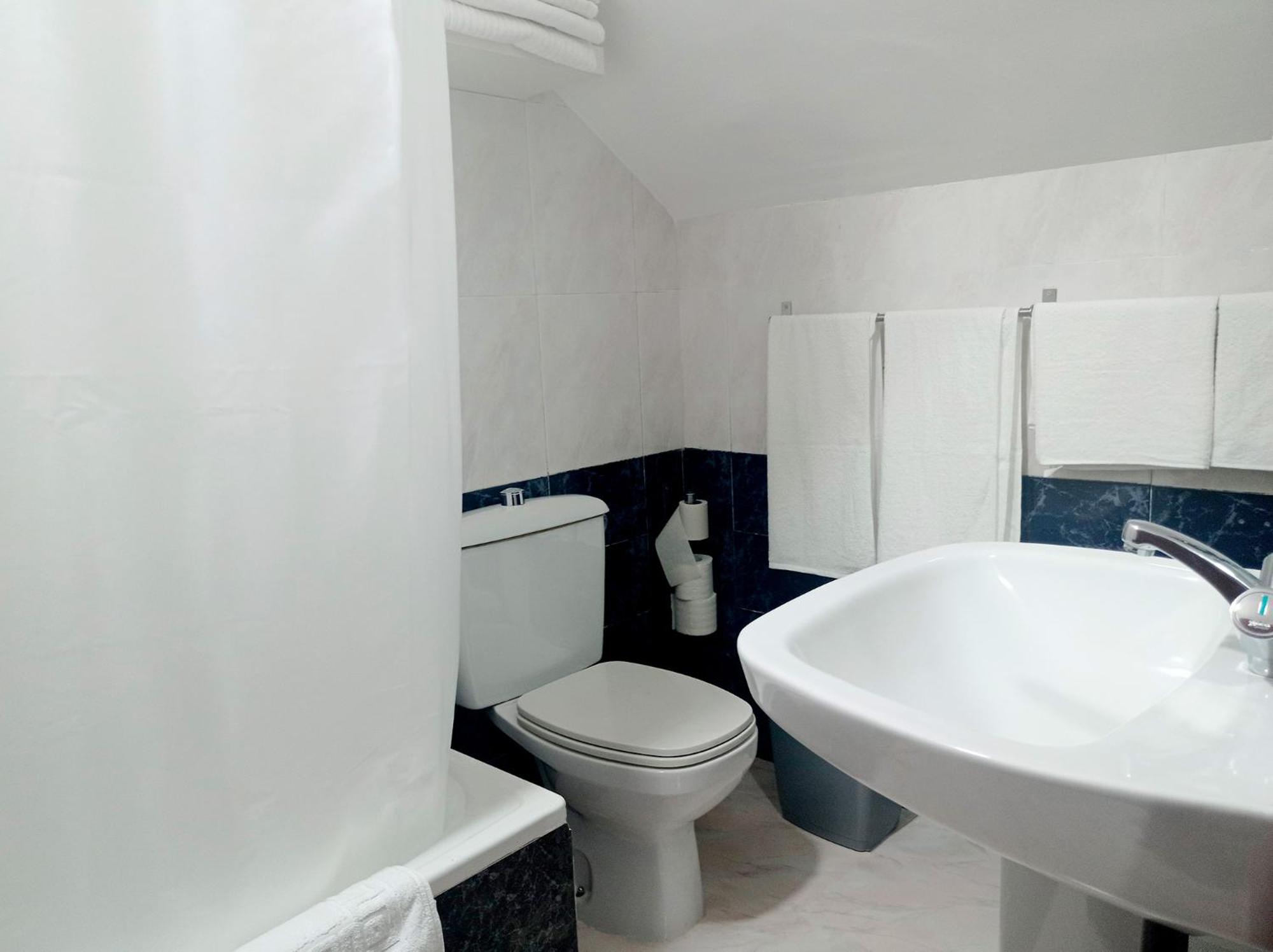 Quadruple Room - Photo 2