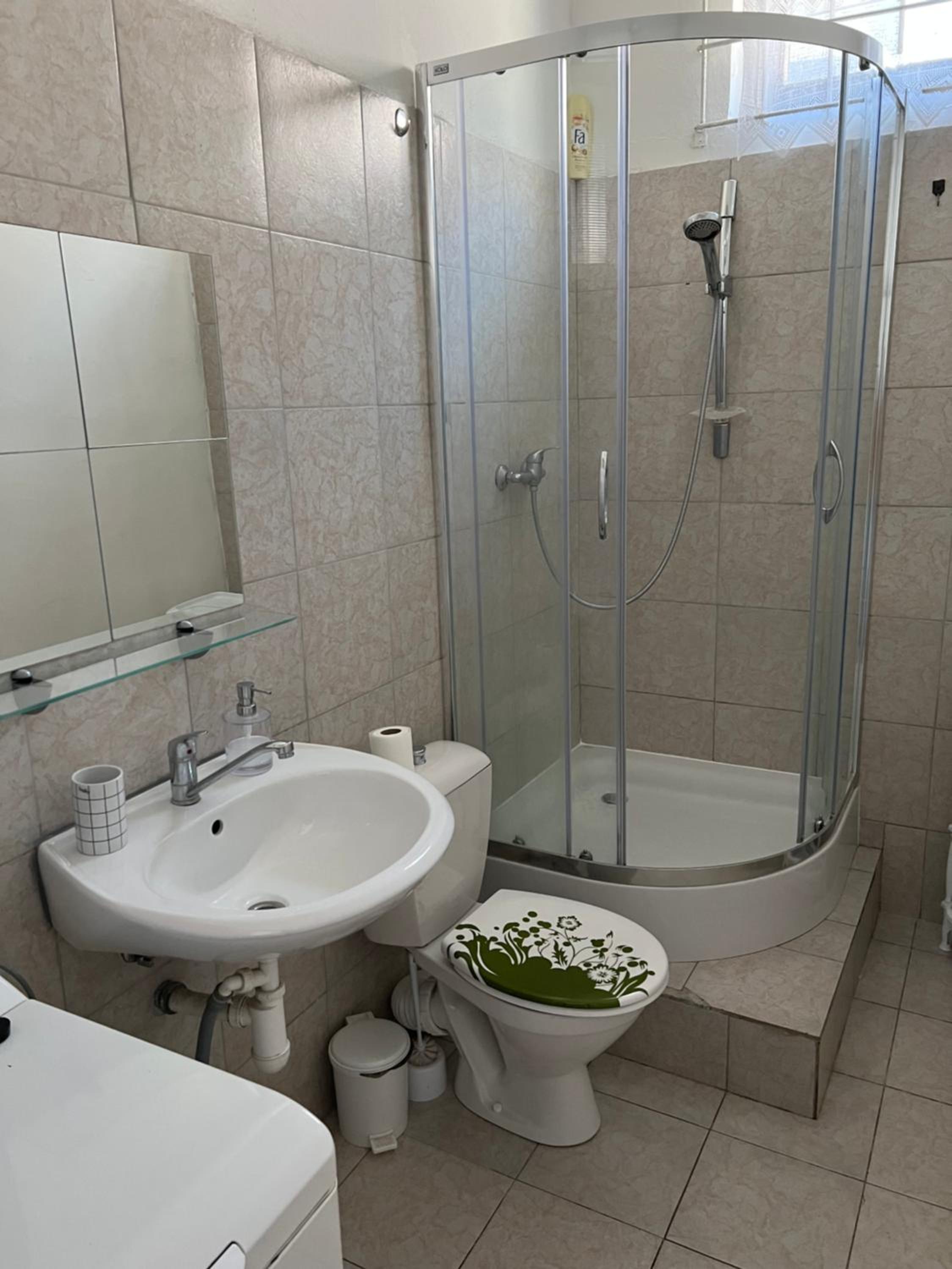 Apartment with Shower - Photo 10