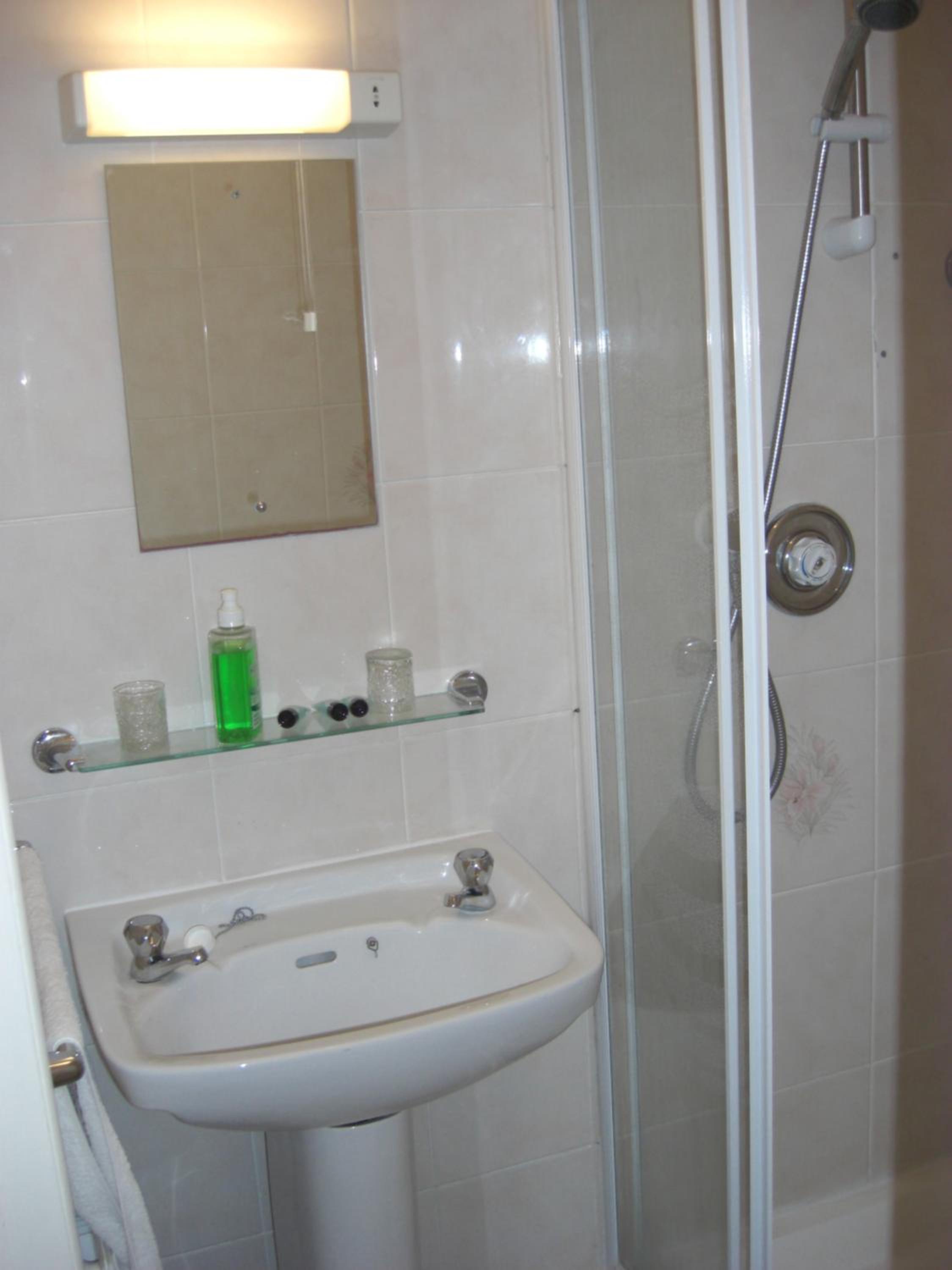 Small Twin Room - Photo 5
