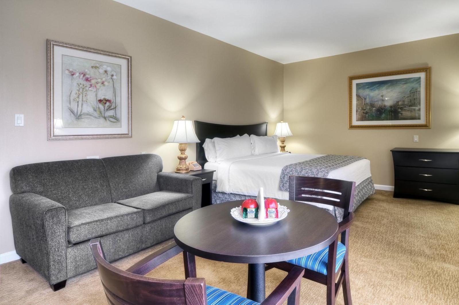 King Deluxe Room - Photo 3