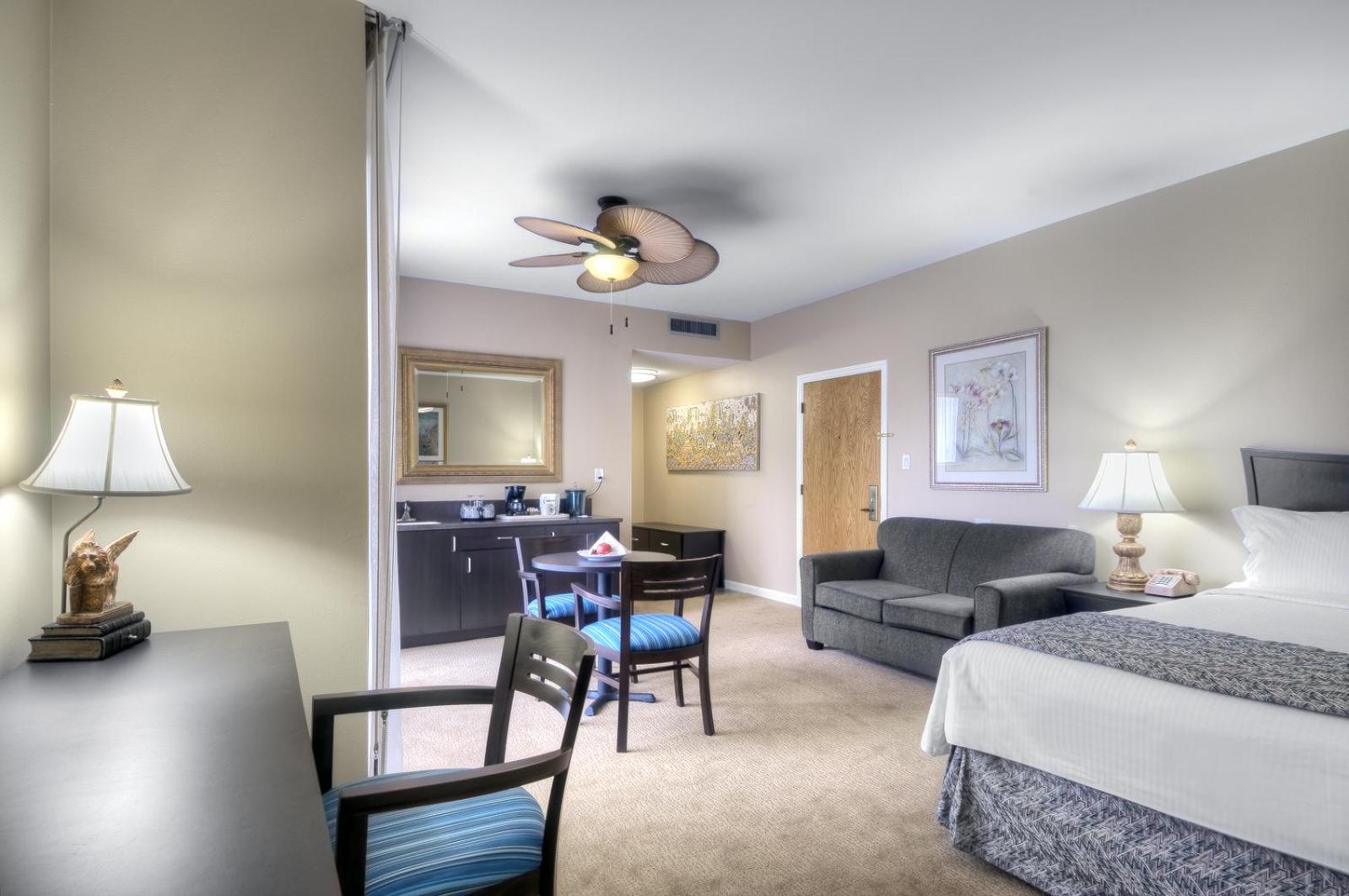 King Deluxe Room - Photo 2