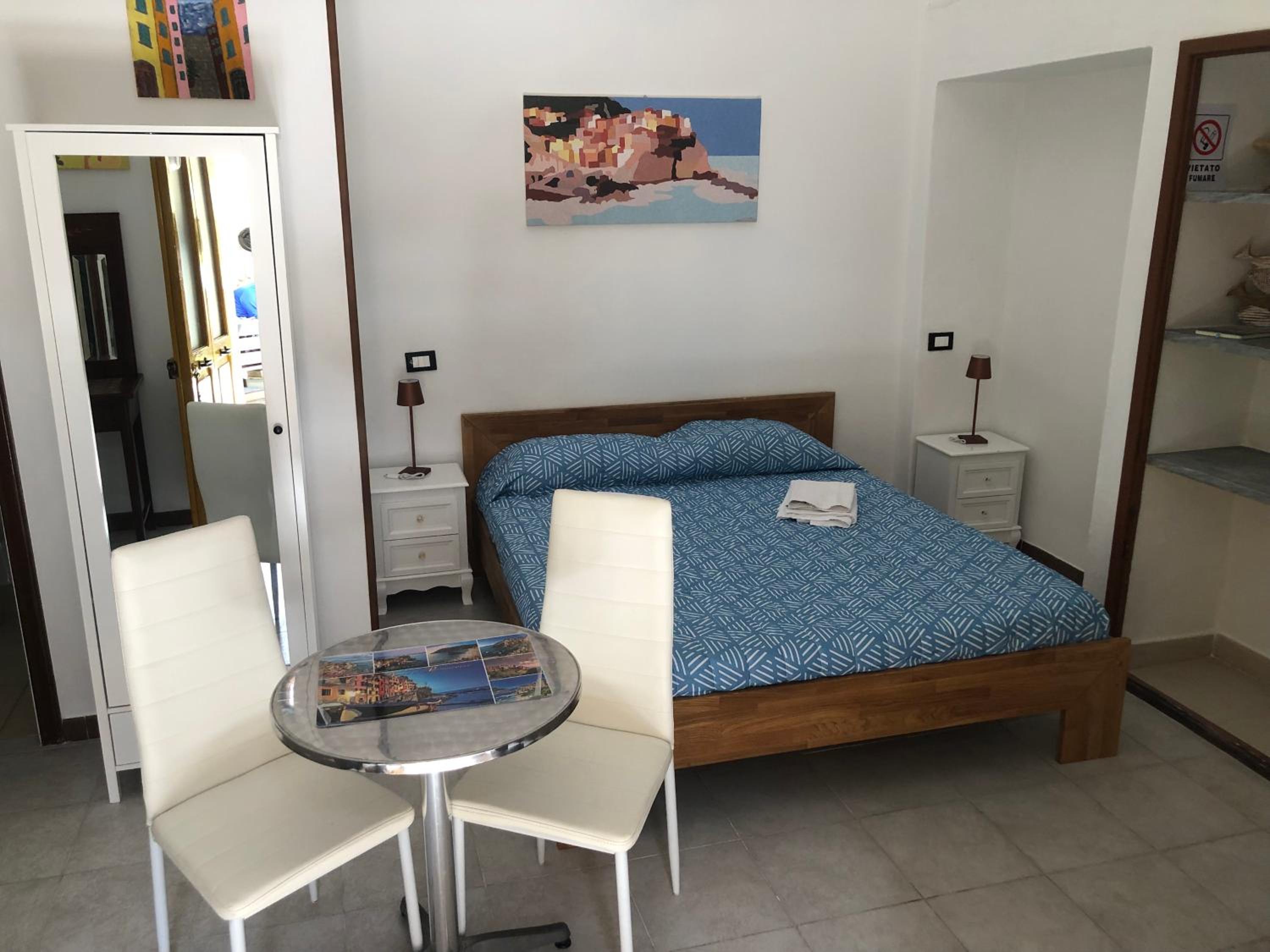 Double Room with Private Bathroom - Photo 1