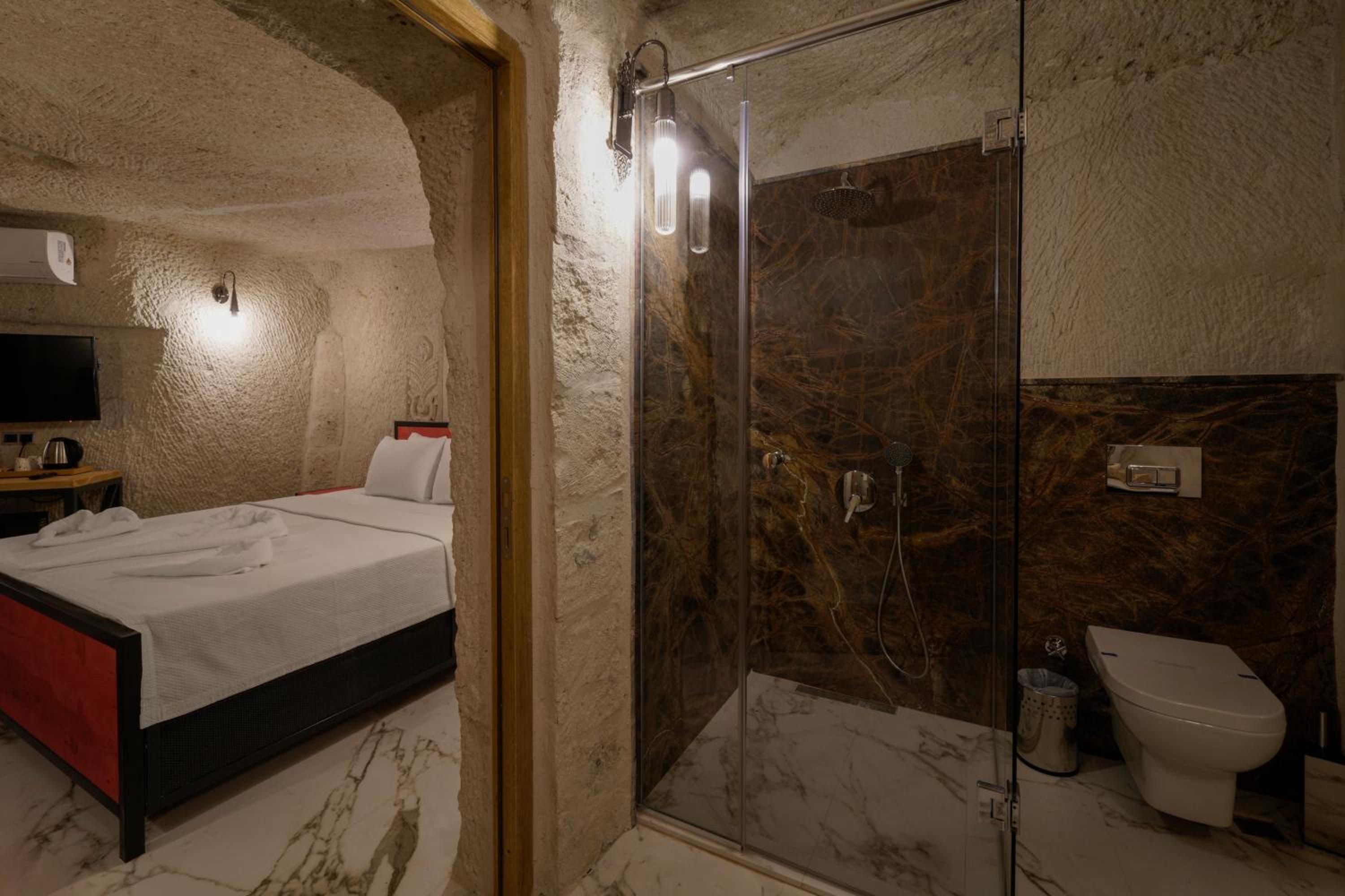 Deluxe Double or Twin Room - Photo 23