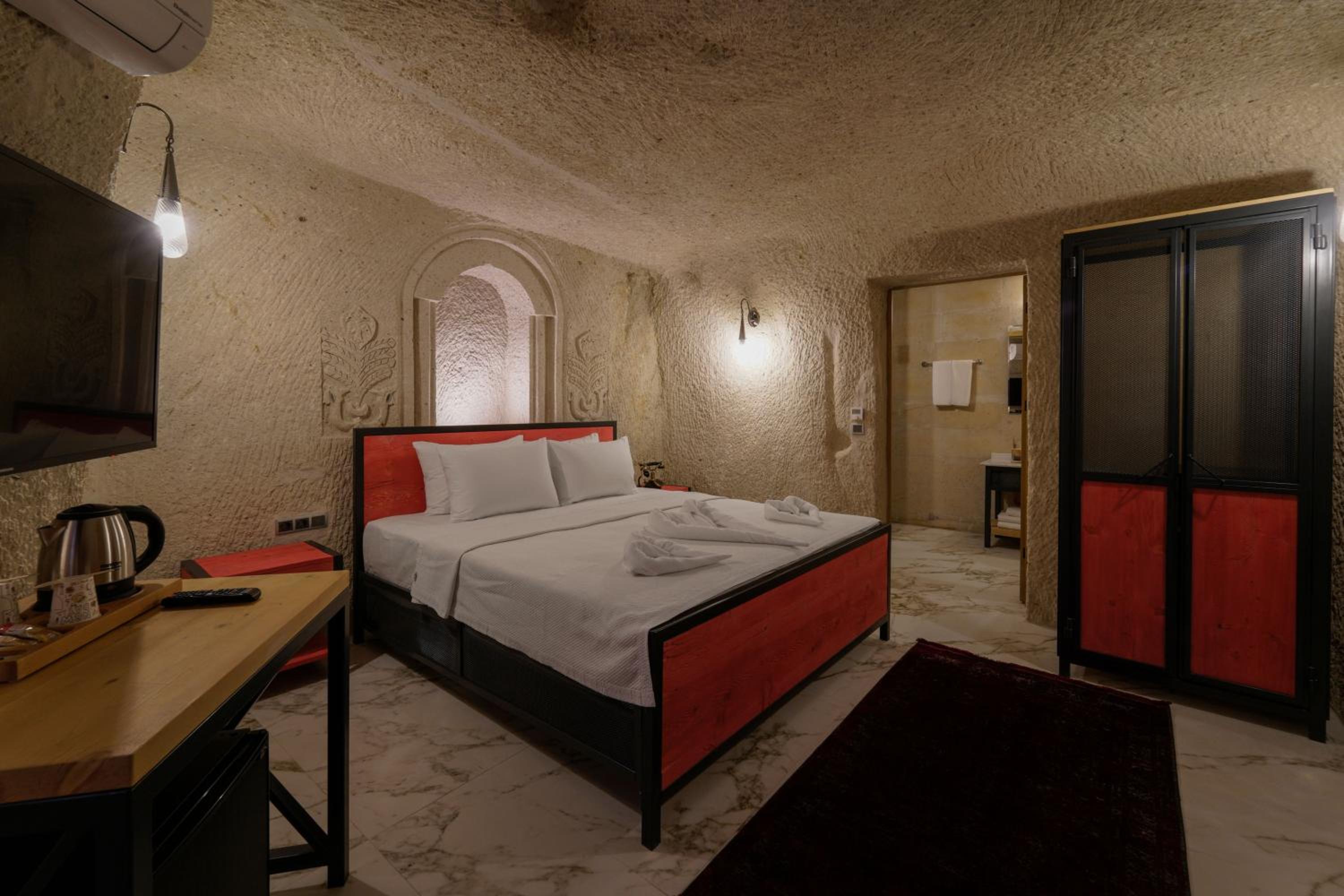 Deluxe Double or Twin Room - Photo 25