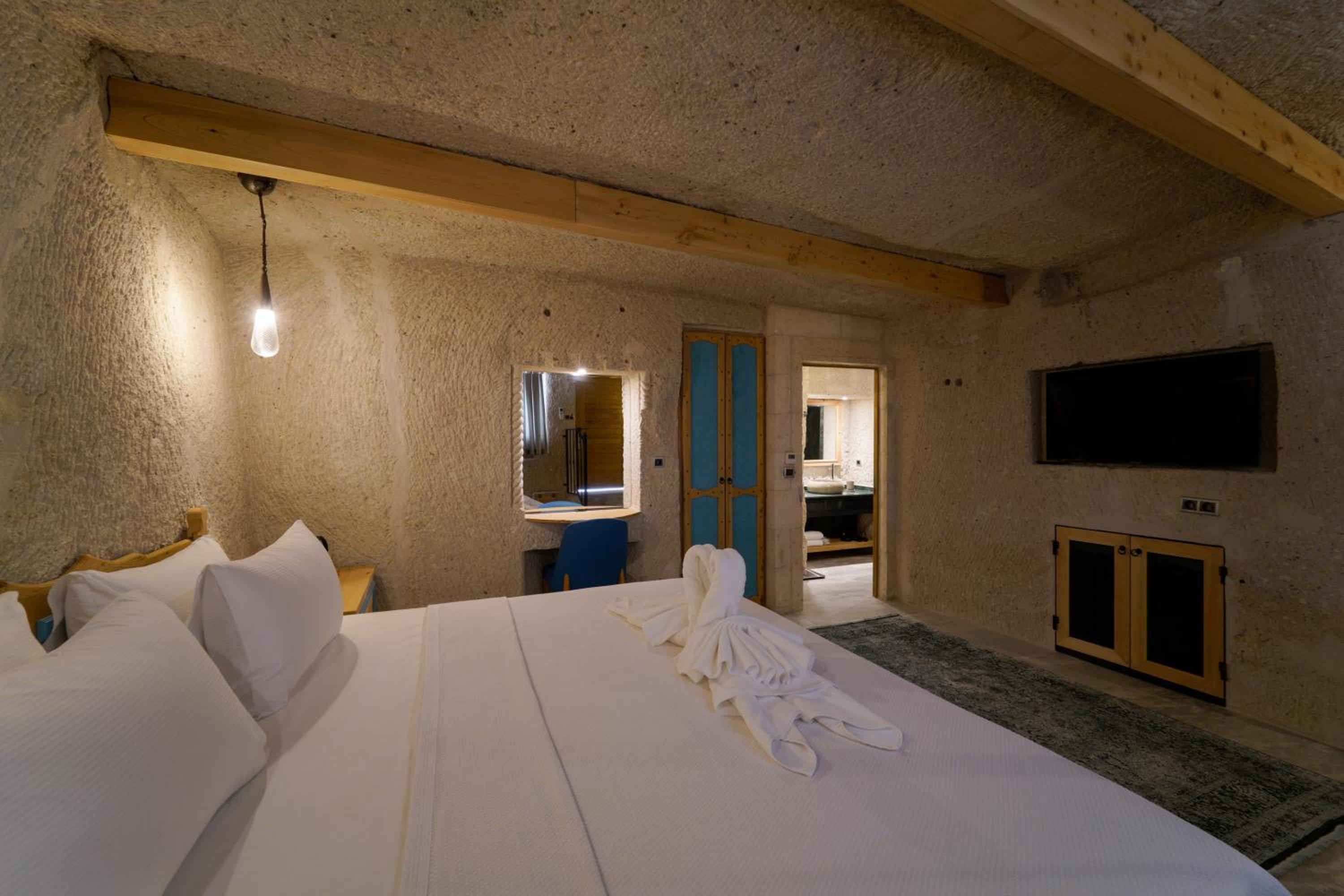 Deluxe Double or Twin Room - Photo 19