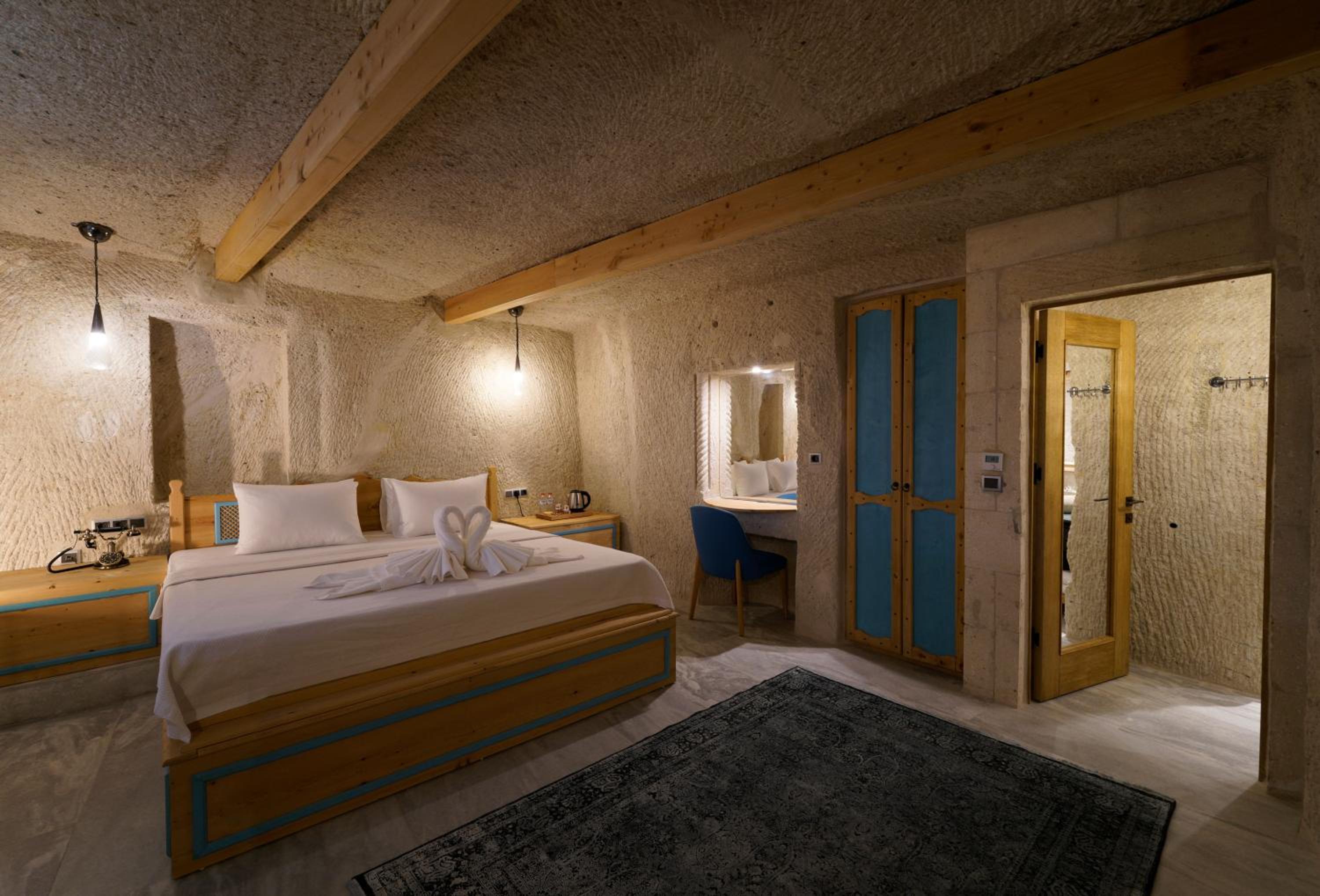 Deluxe Double or Twin Room - Photo 21