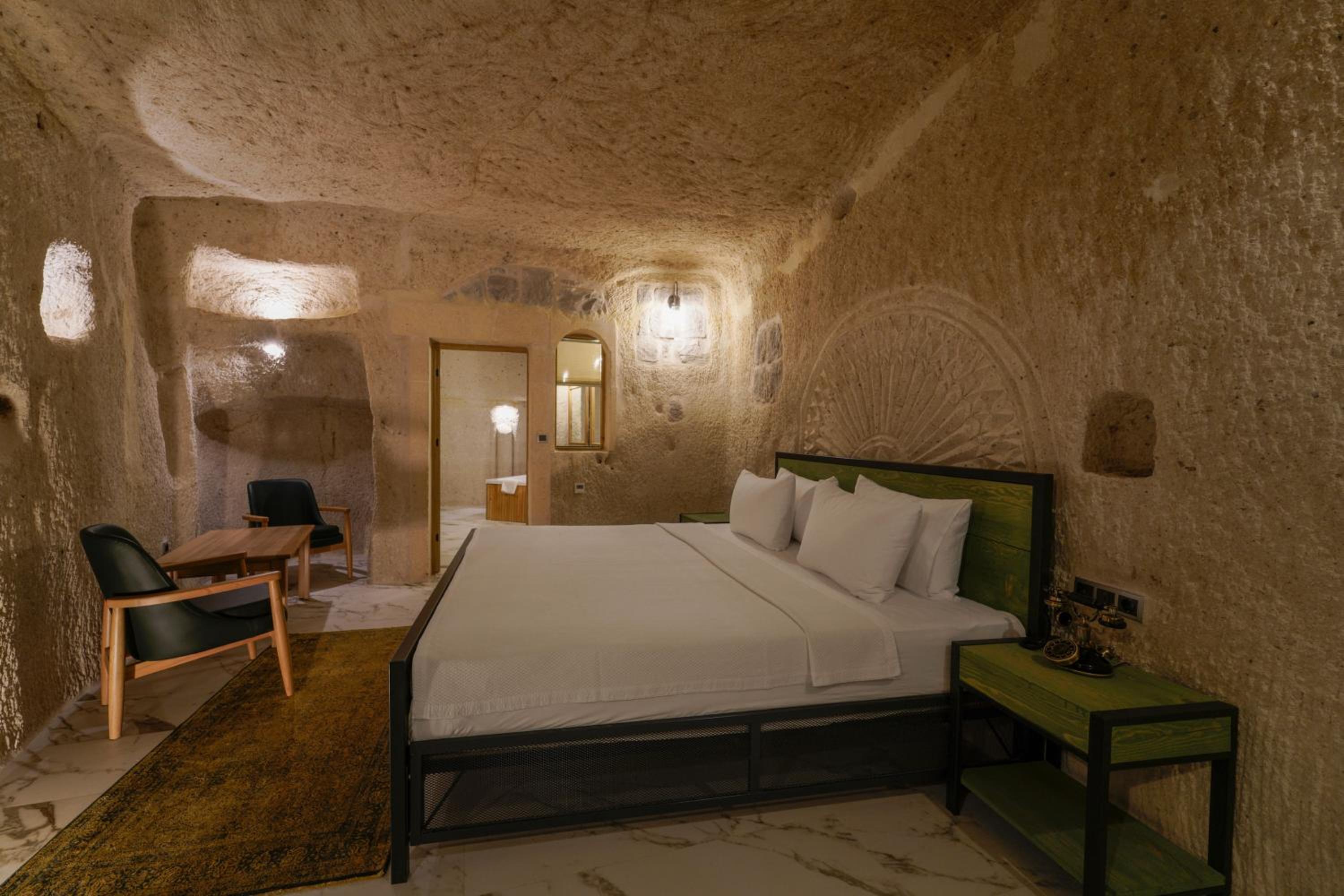 Deluxe Suite - Photo 18