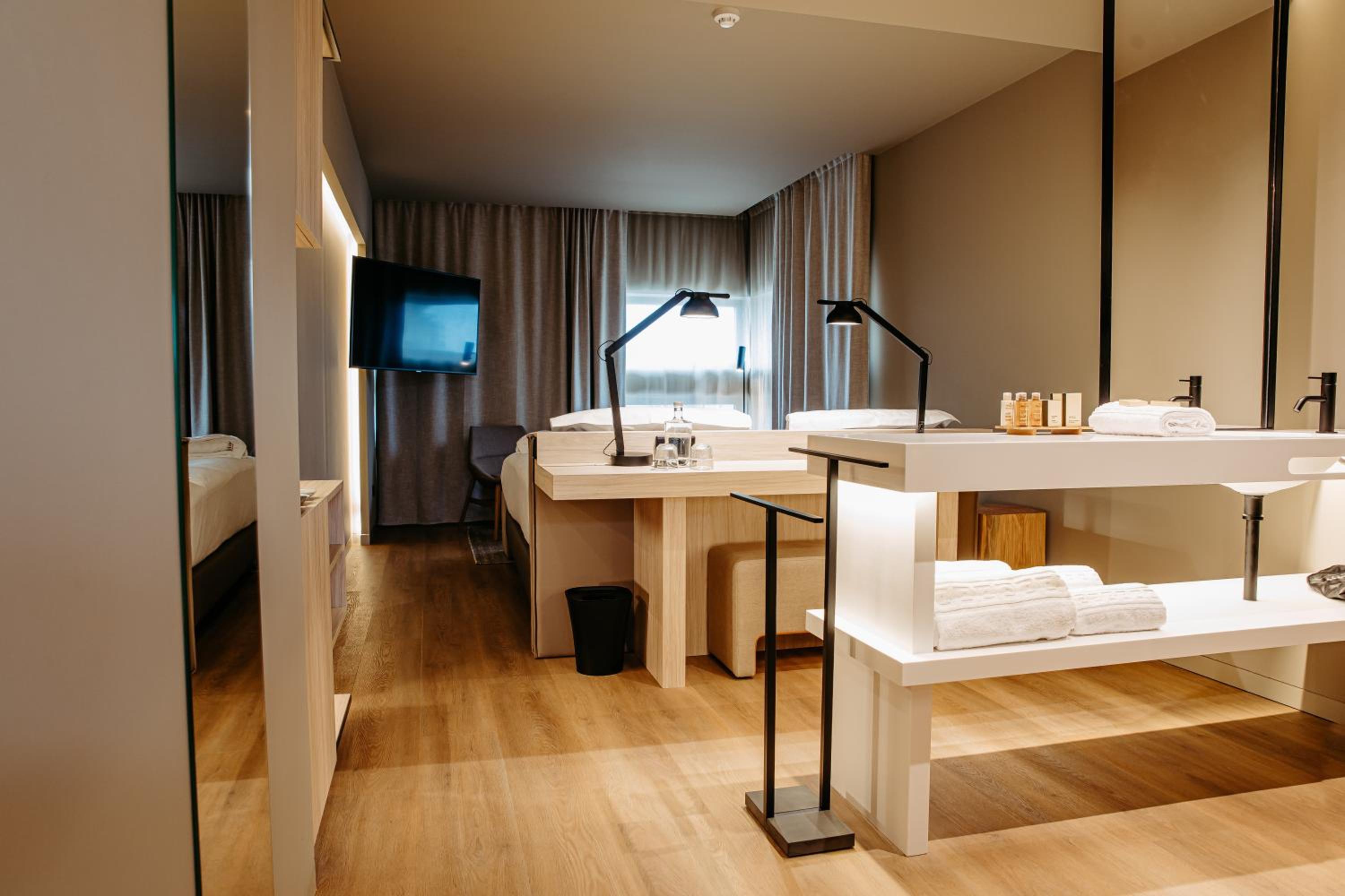 Privilege King Room with View - Photo 7