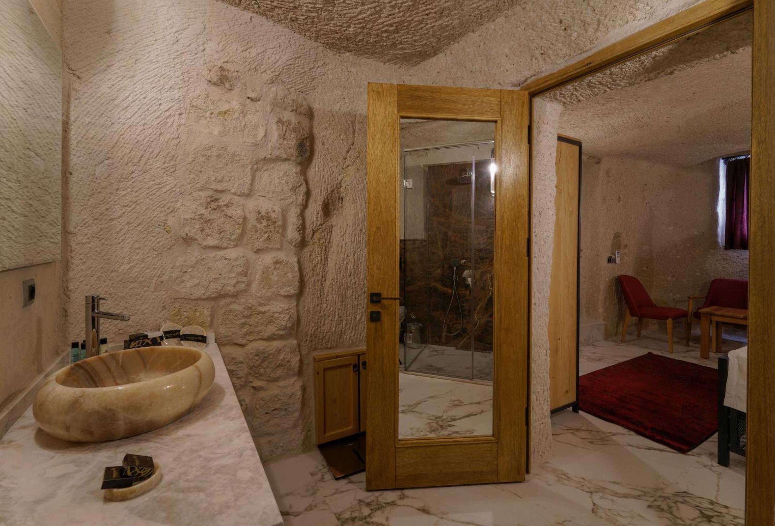 Deluxe Double or Twin Room - Photo 22