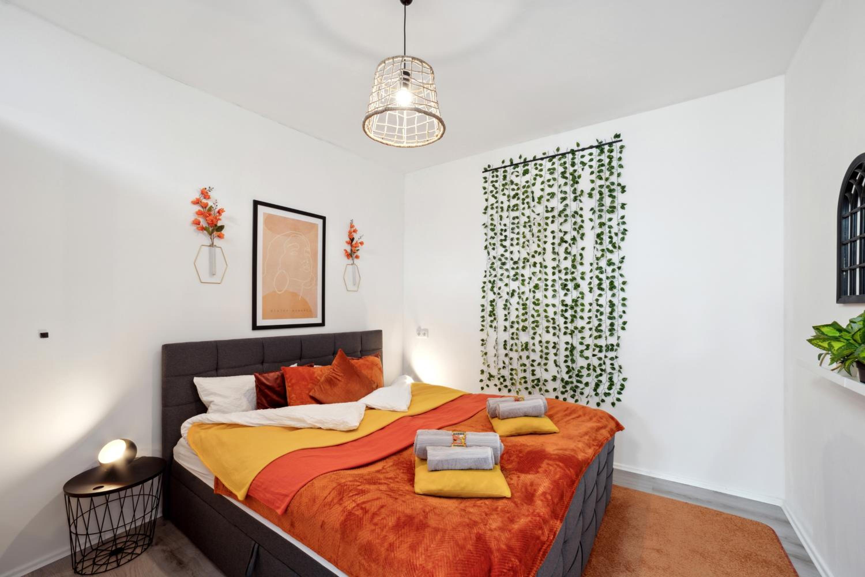 One-Bedroom Apartment photo 1