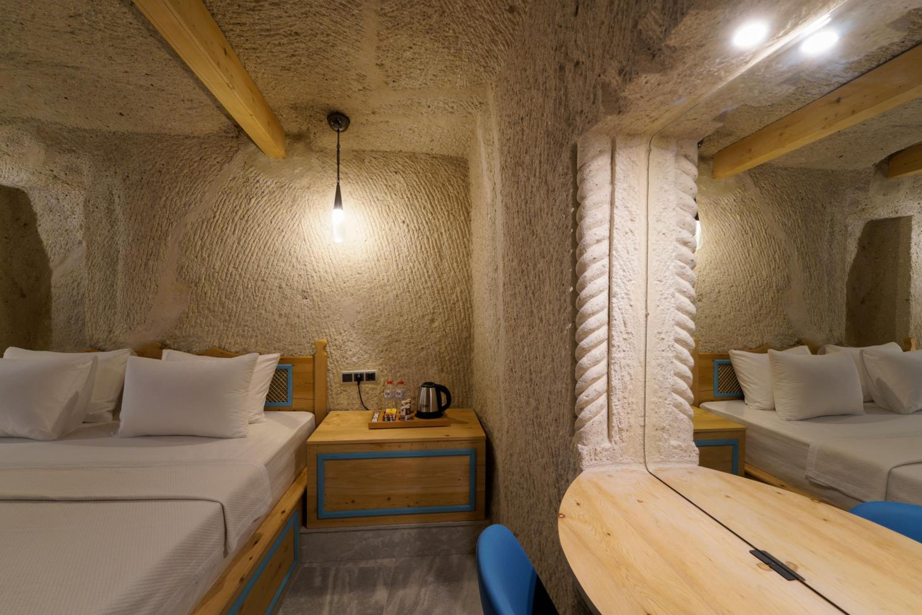 Deluxe Double or Twin Room - Photo 17