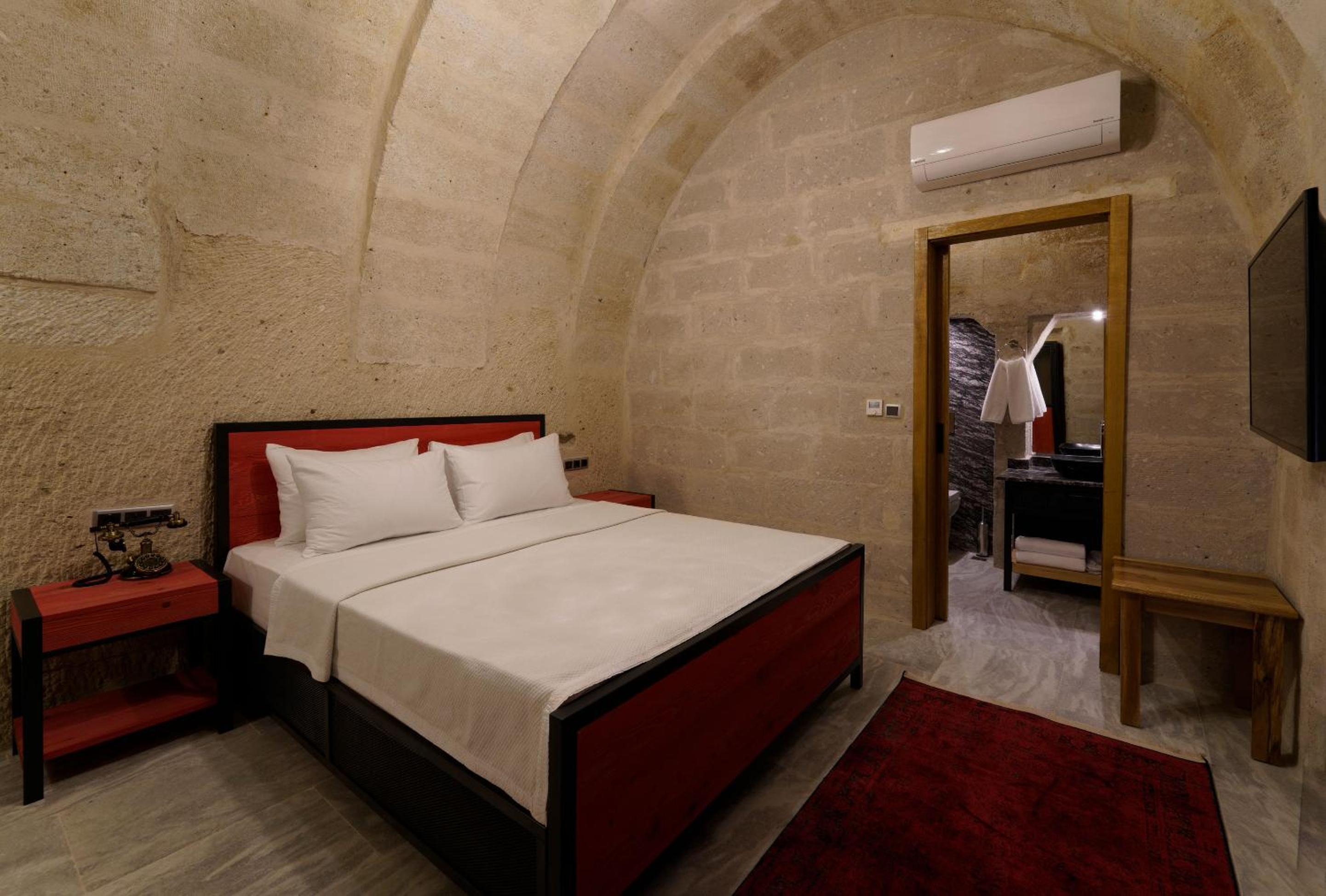 Deluxe Double or Twin Room - Photo 9