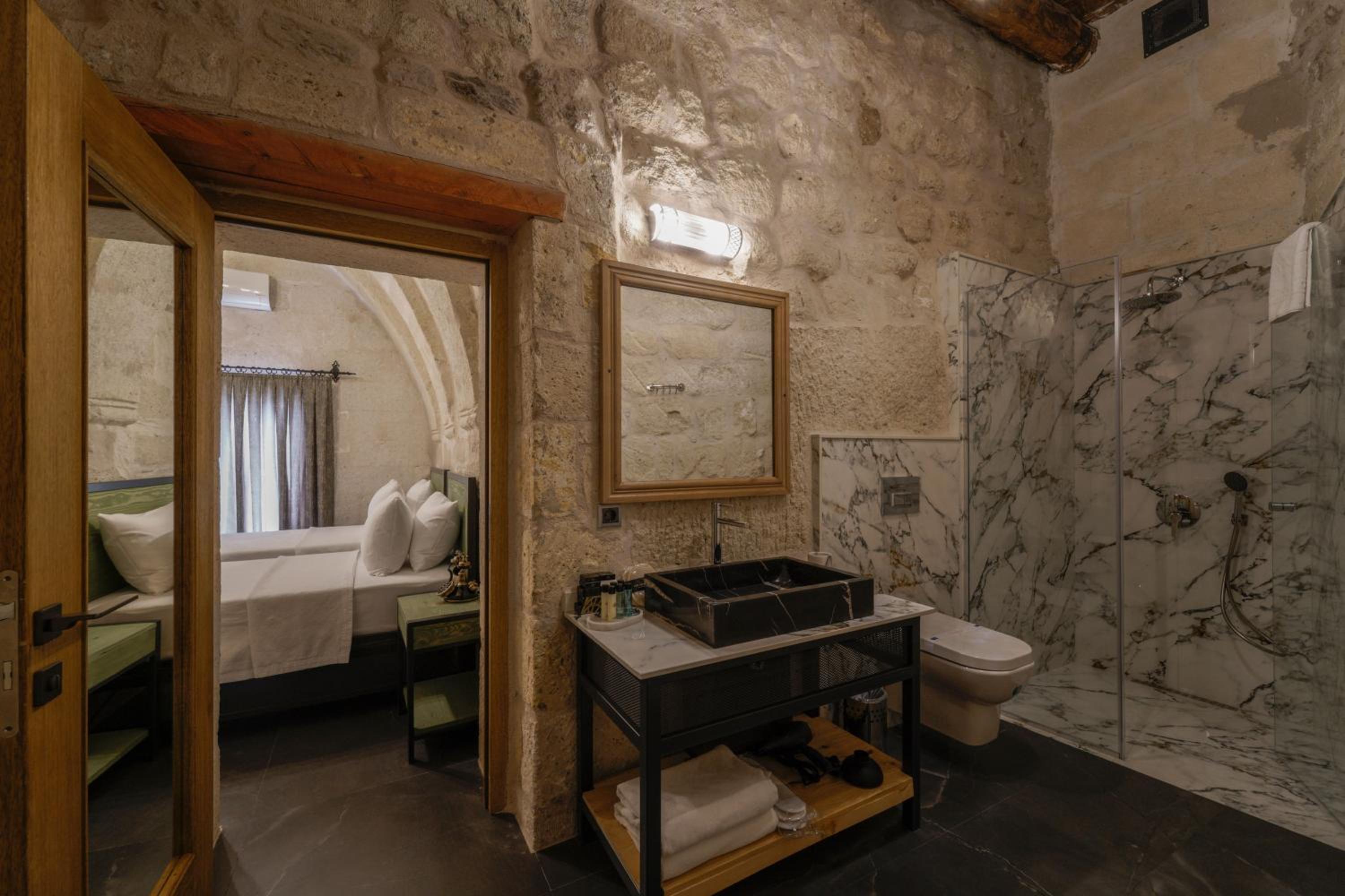 Deluxe Double or Twin Room - Photo 2