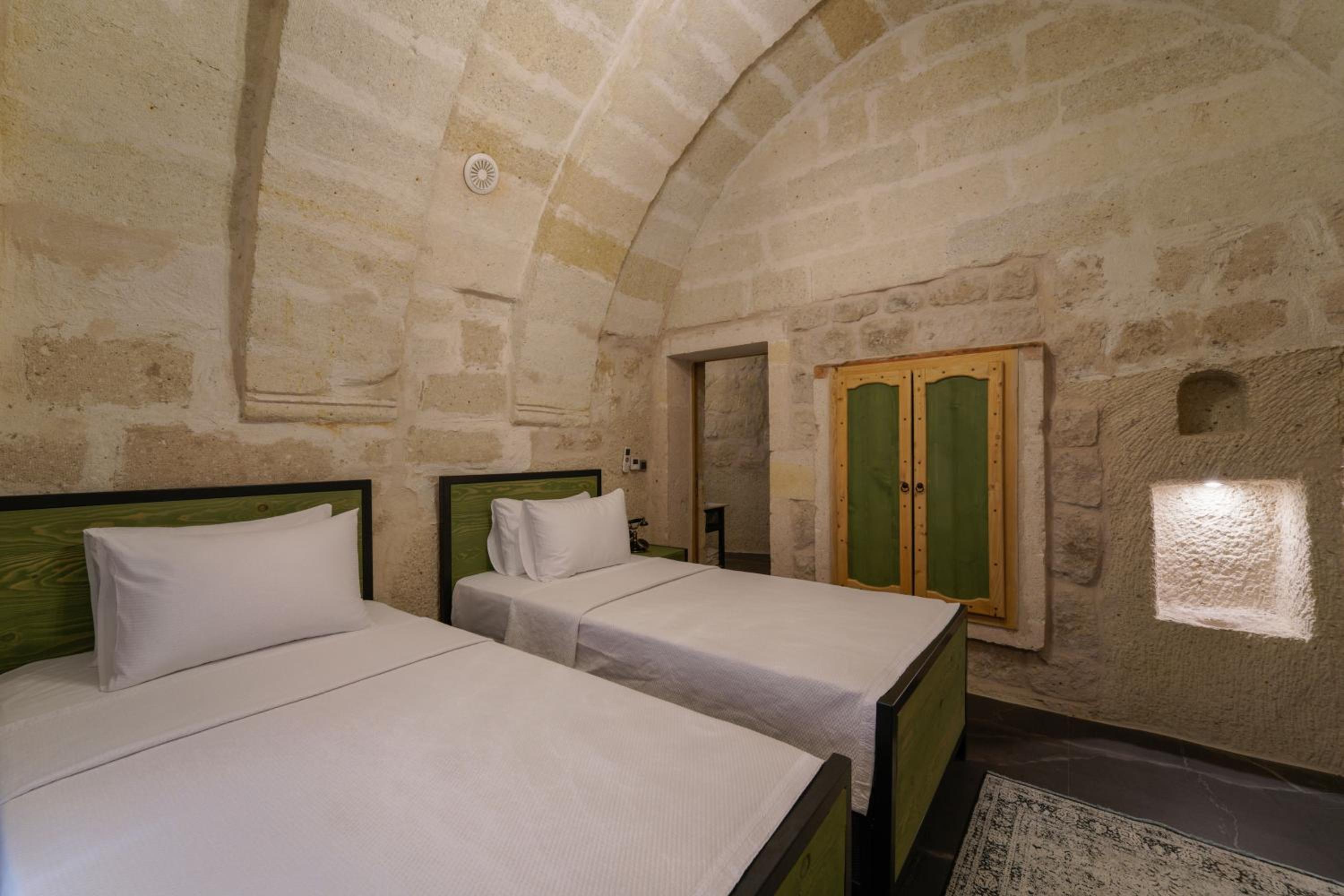 Deluxe Double or Twin Room - Photo 29