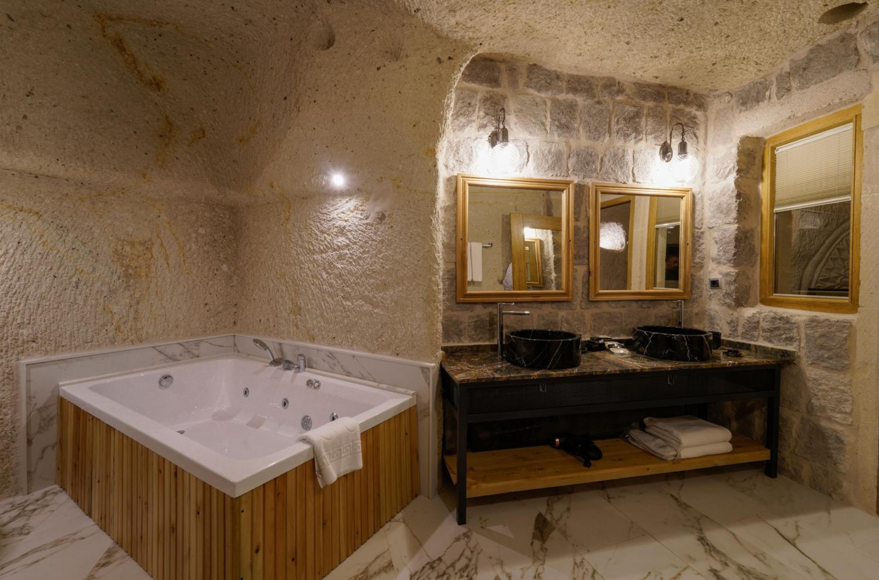 Deluxe Suite - Photo 14
