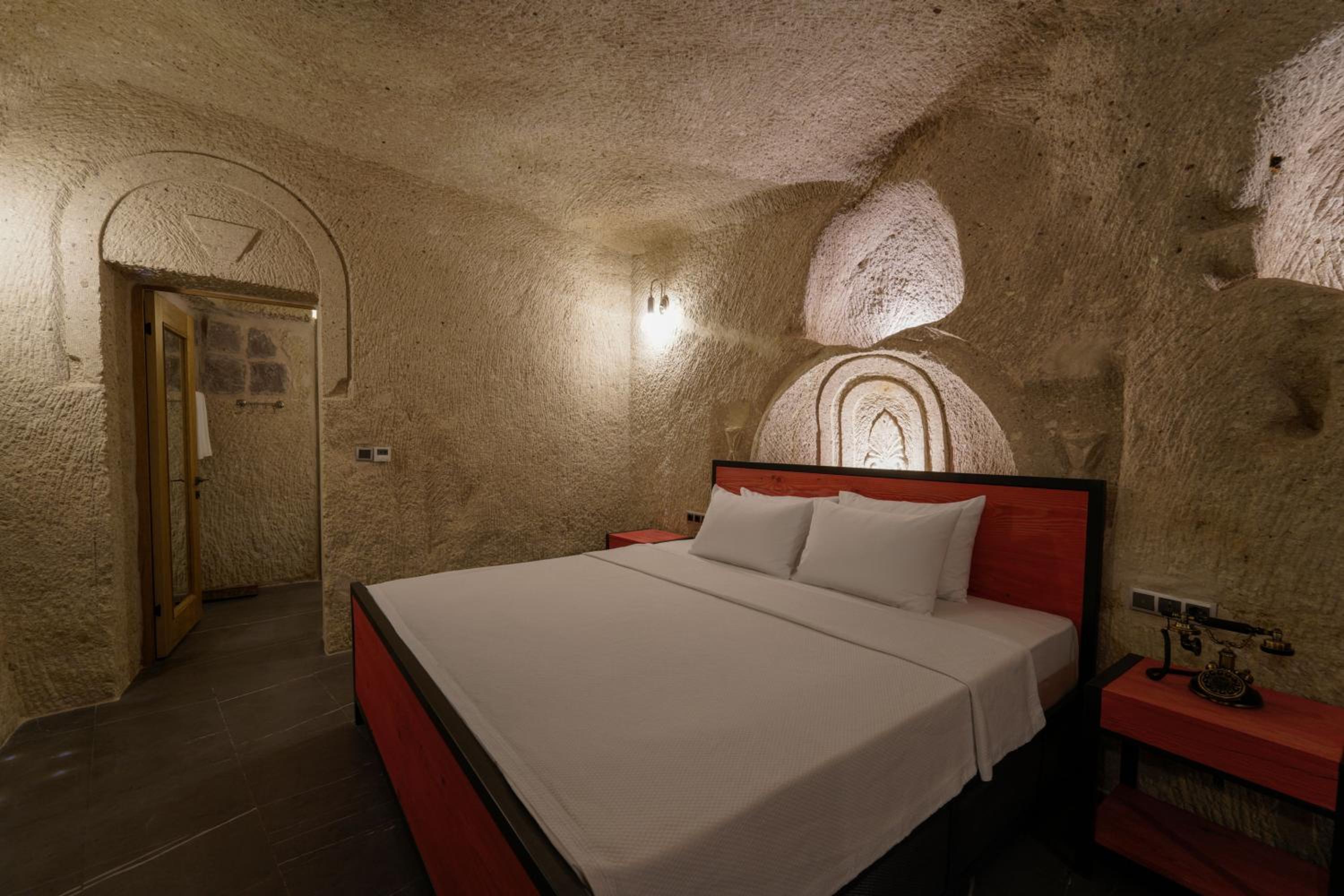 Deluxe Suite - Photo 3
