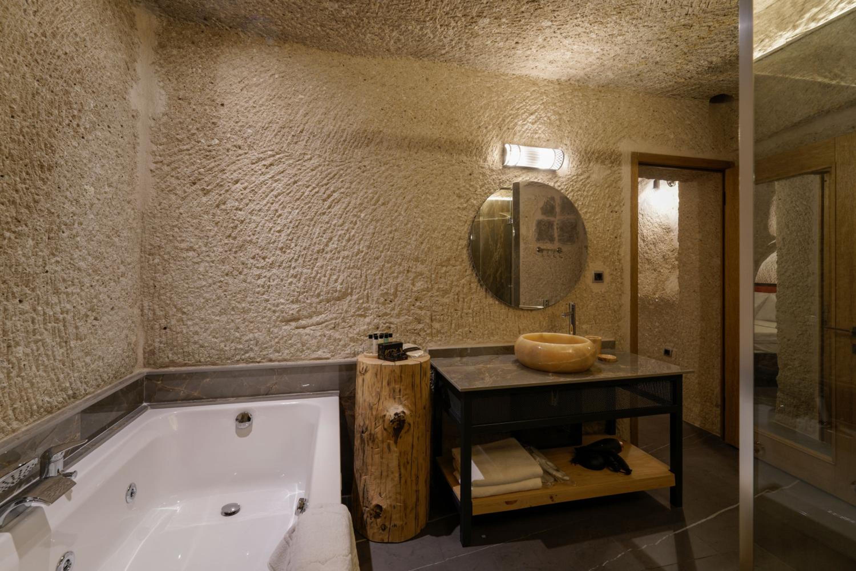 Deluxe Suite - Photo 11