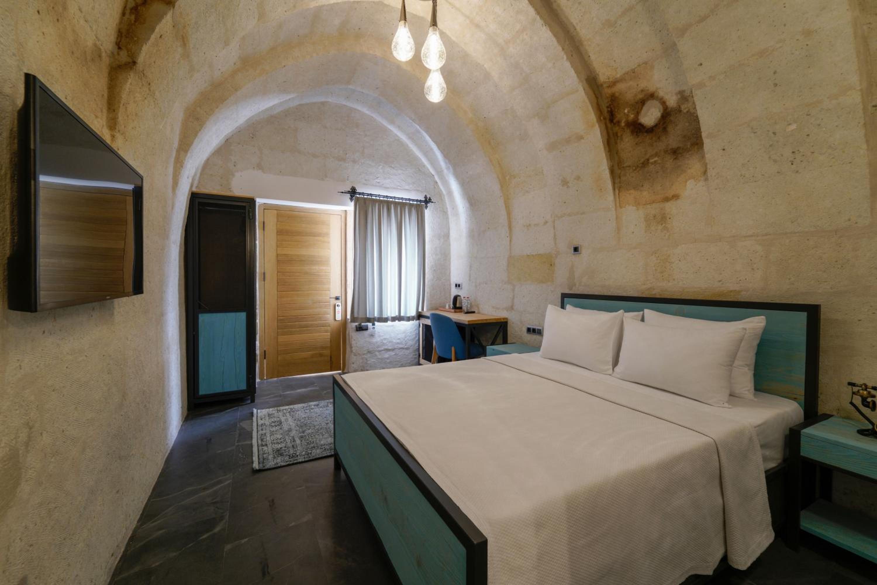 Double or Twin Room with View - Photo 14