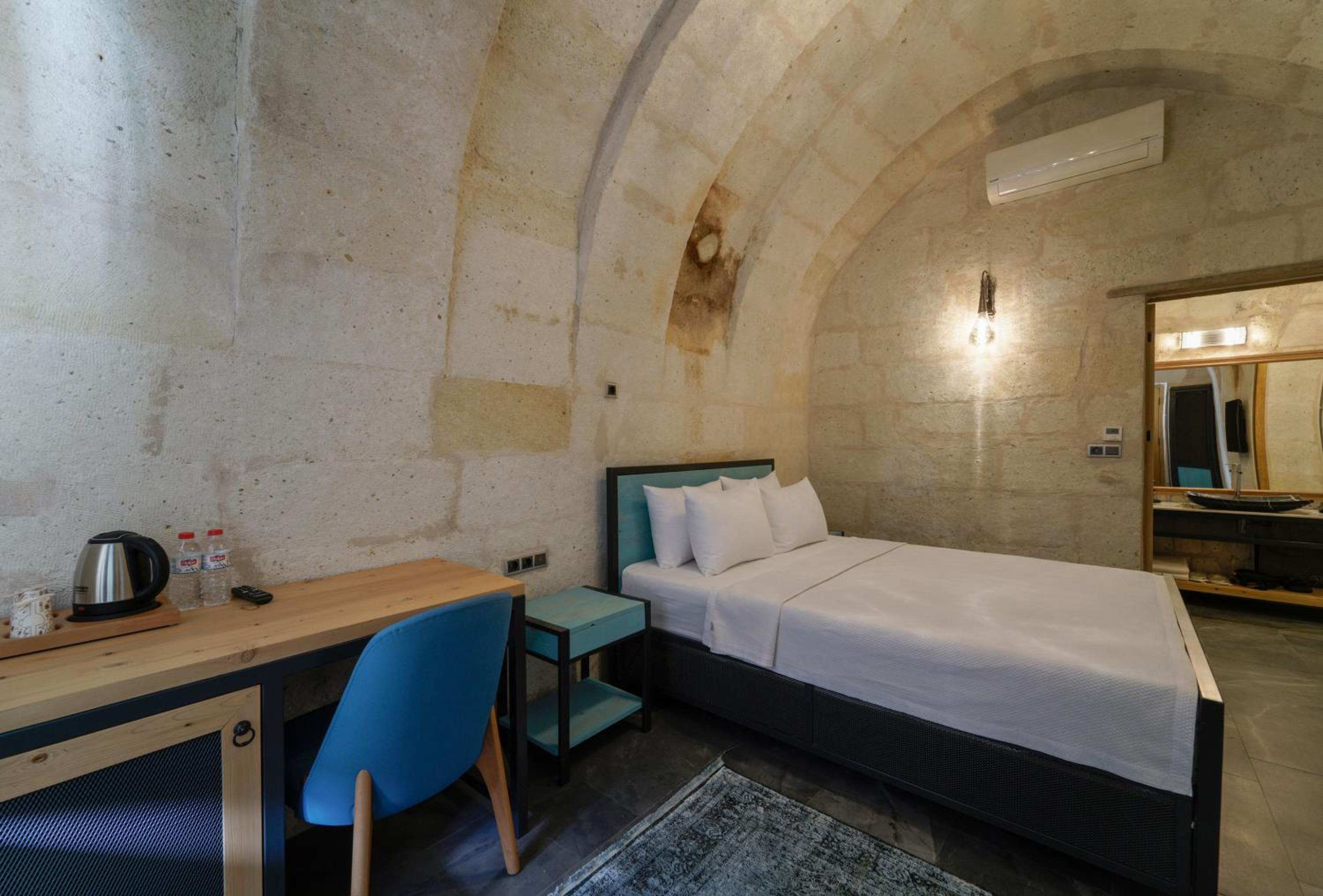 Double or Twin Room with View - Photo 11