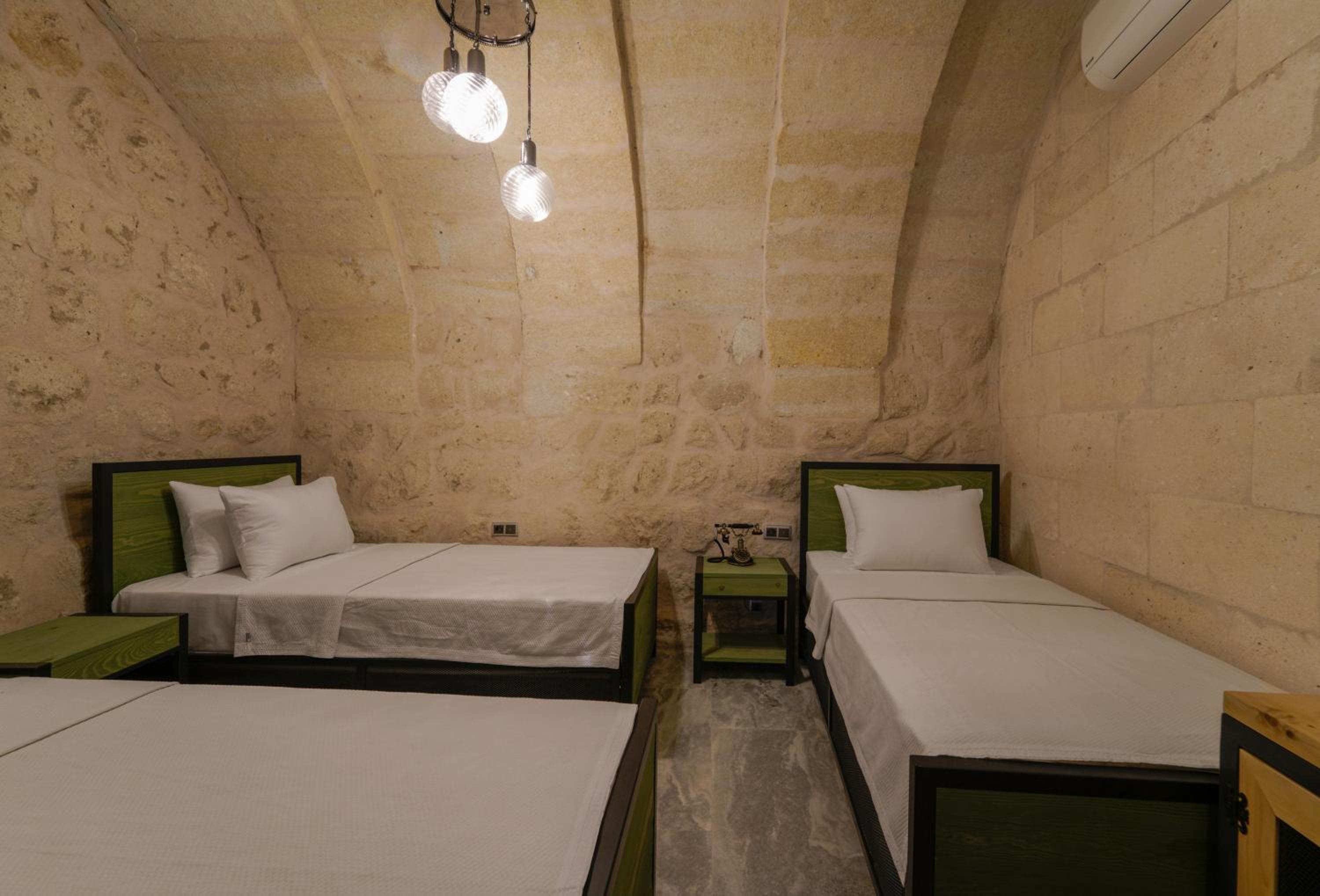 Double or Twin Room with View - Photo 26