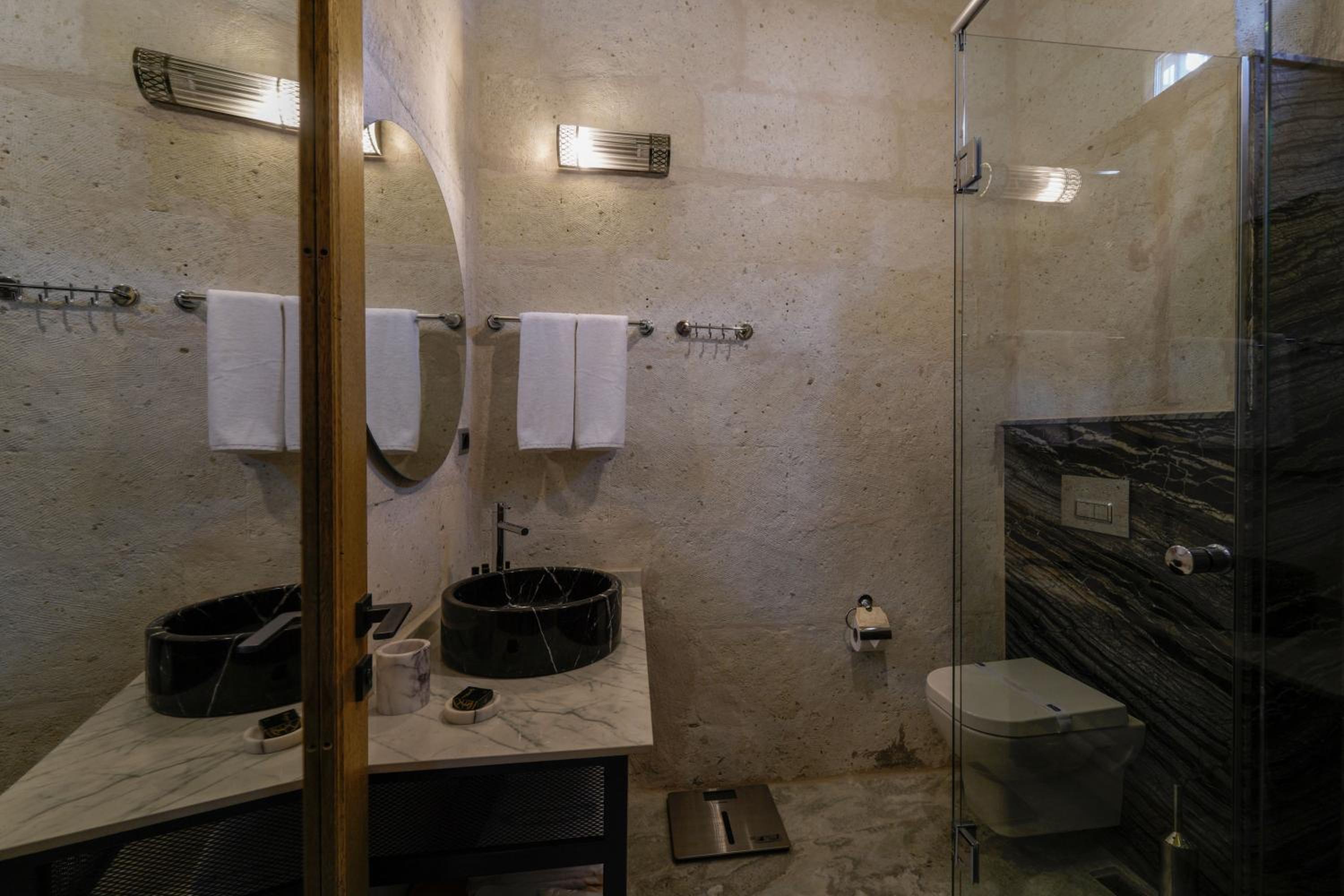 Double or Twin Room with View - Photo 21