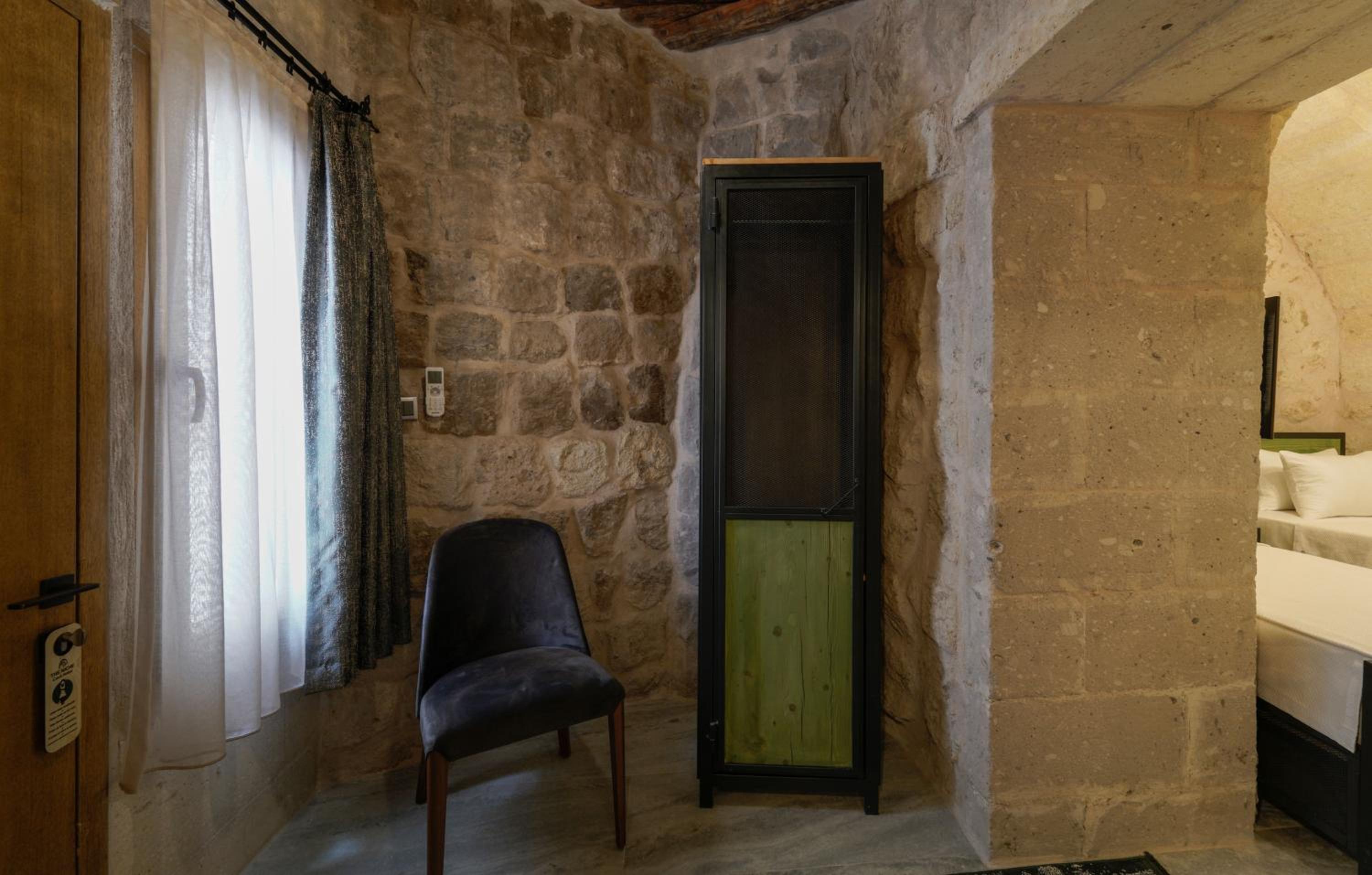 Double or Twin Room with View - Photo 22