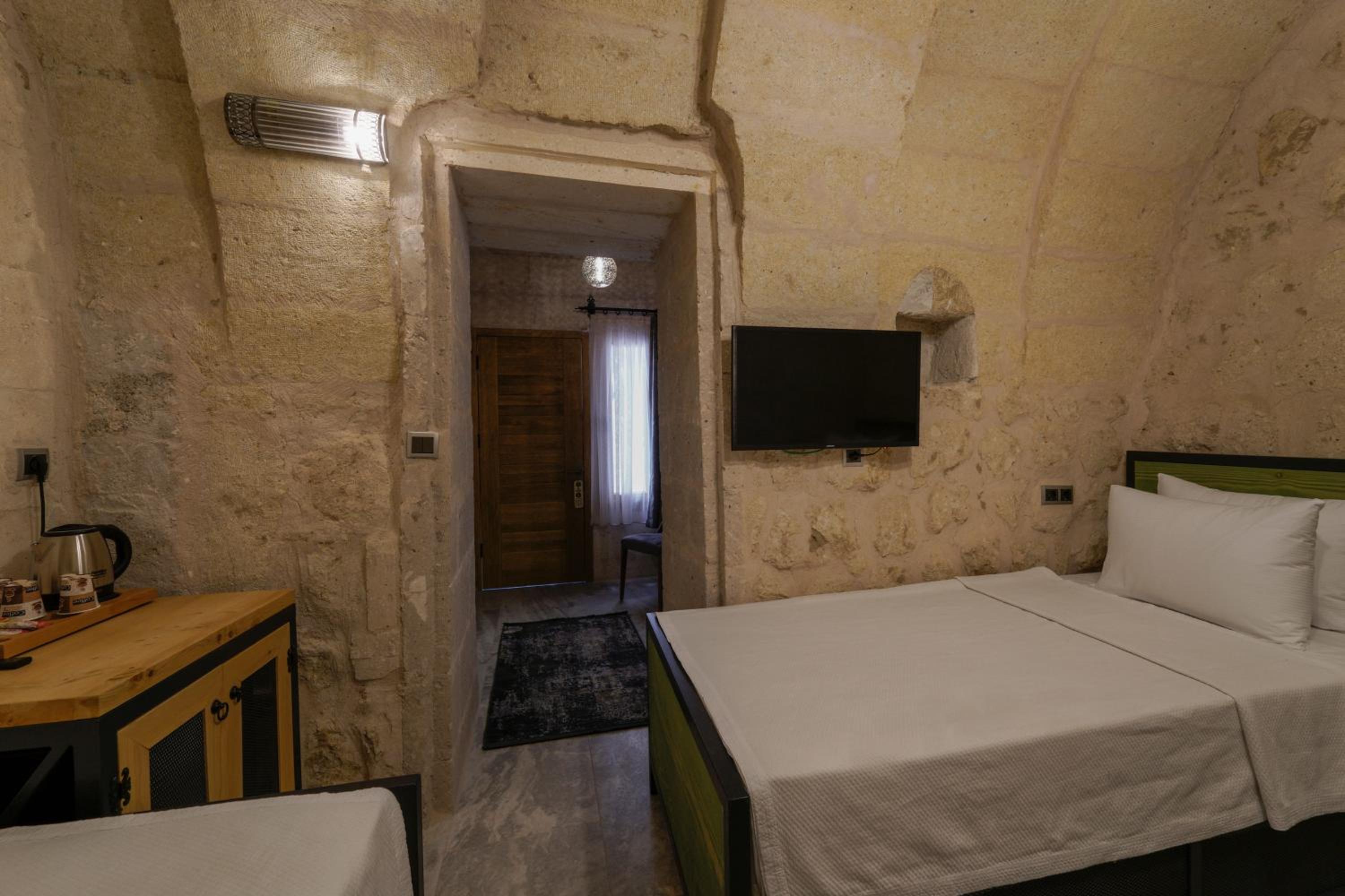 Double or Twin Room with View - Photo 20