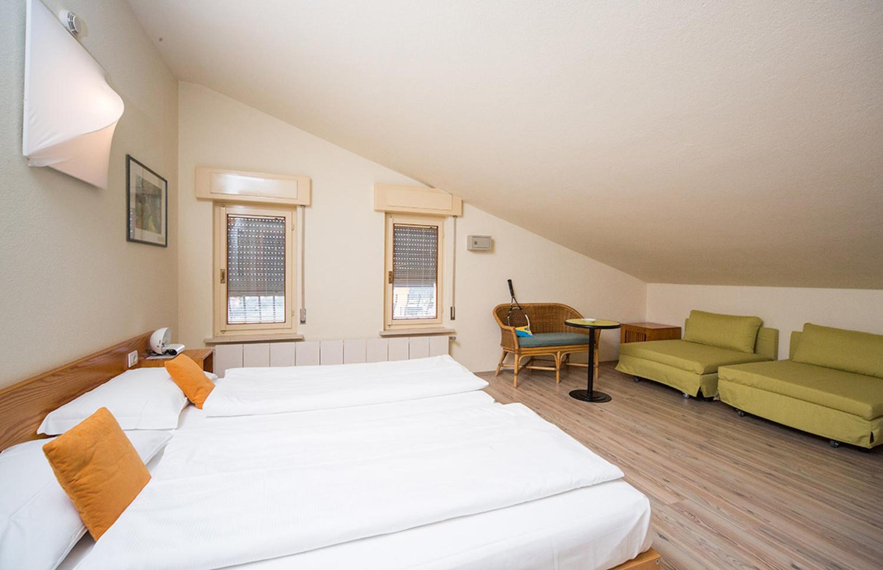 Twin Room - Attic photo 3