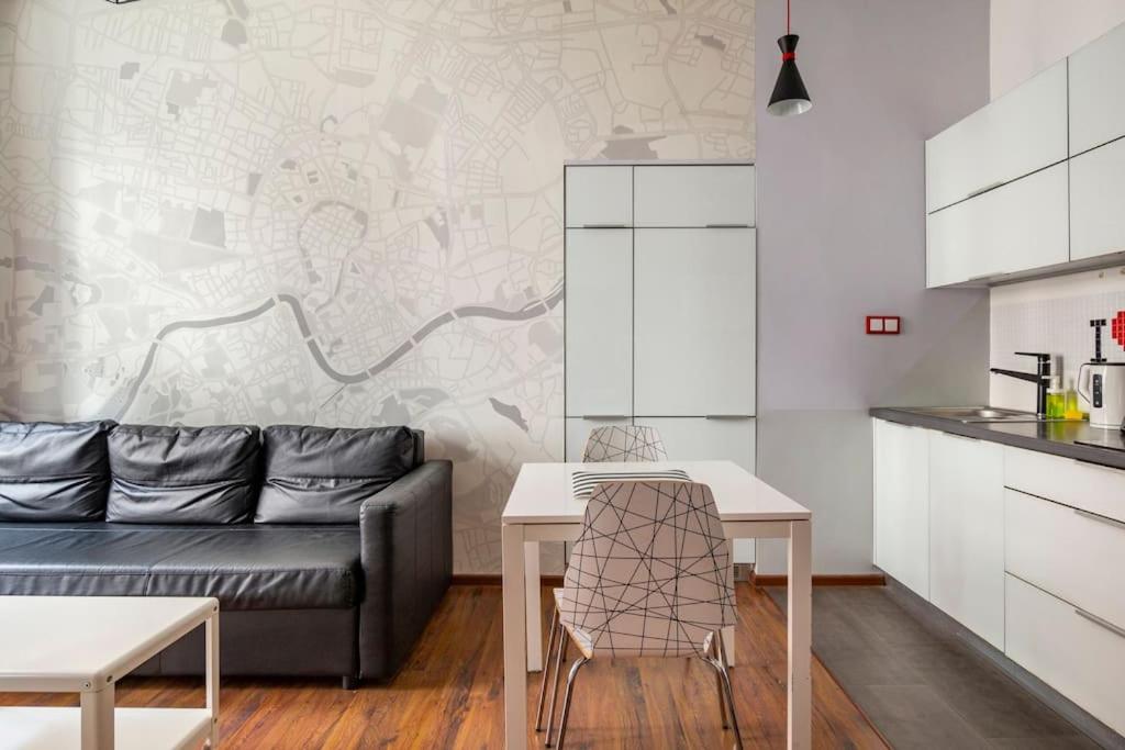 One-Bedroom Apartment - Photo 6