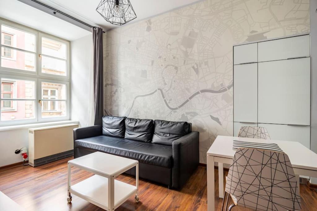 One-Bedroom Apartment - Photo 4