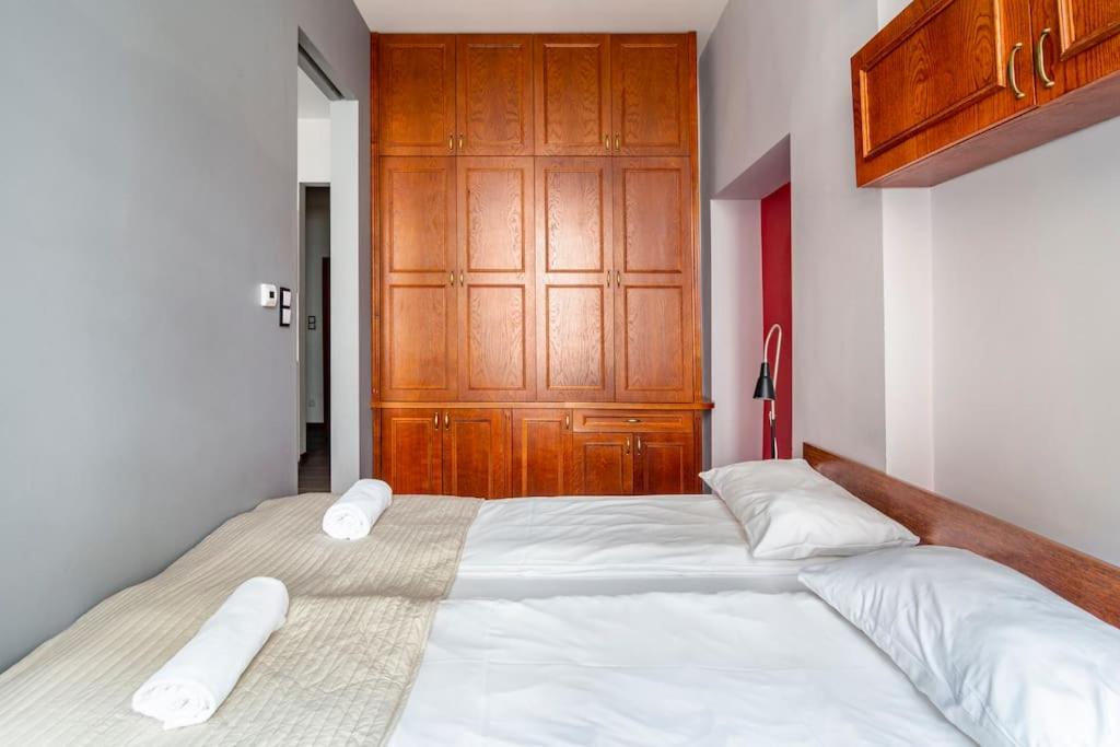 One-Bedroom Apartment - Photo 3