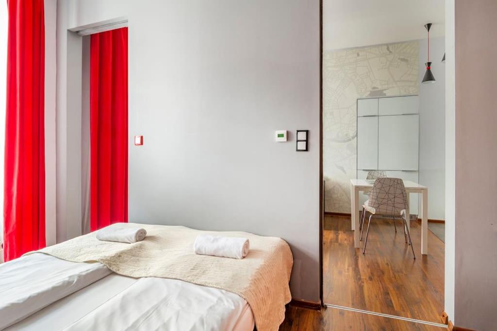 One-Bedroom Apartment - Photo 11