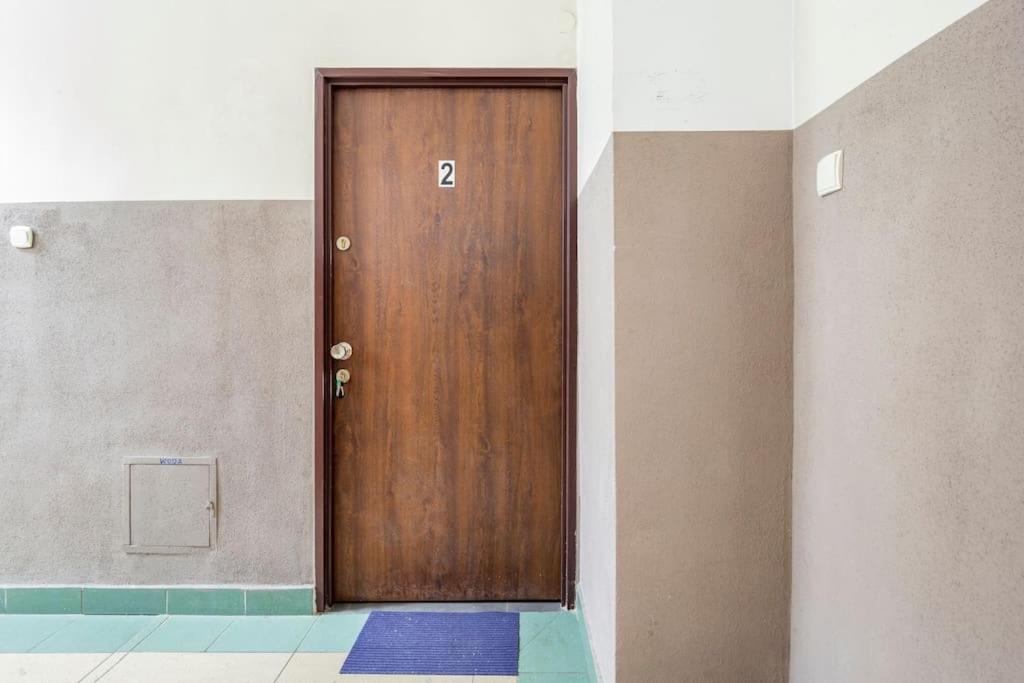 One-Bedroom Apartment - Photo 12