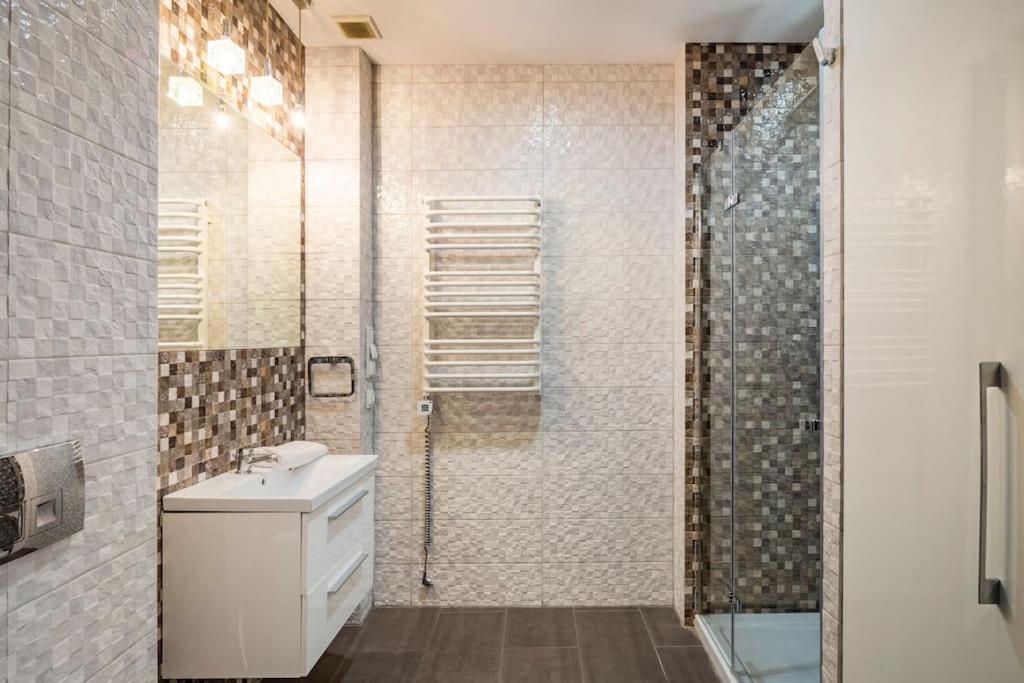 One-Bedroom Apartment - Photo 13