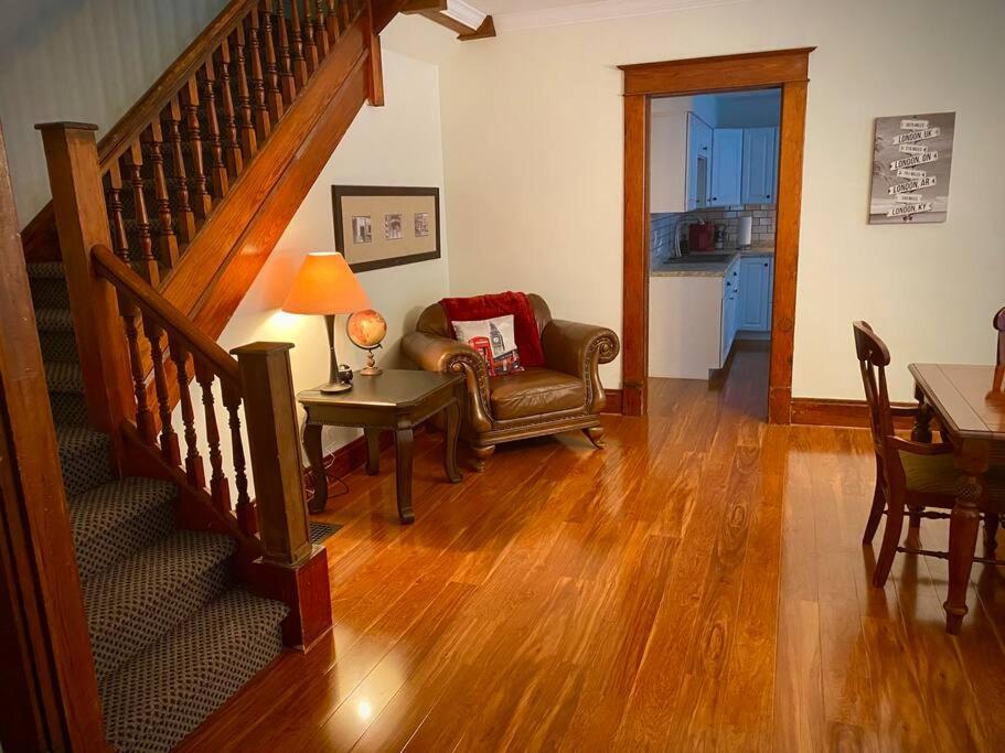 Three-Bedroom Apartment photo 1