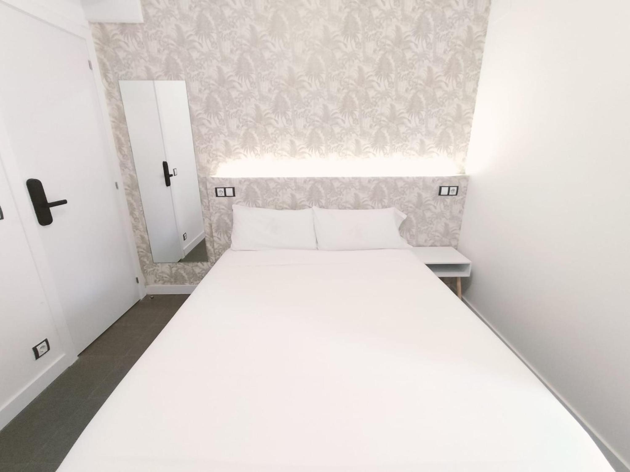 Double Room - Photo 7