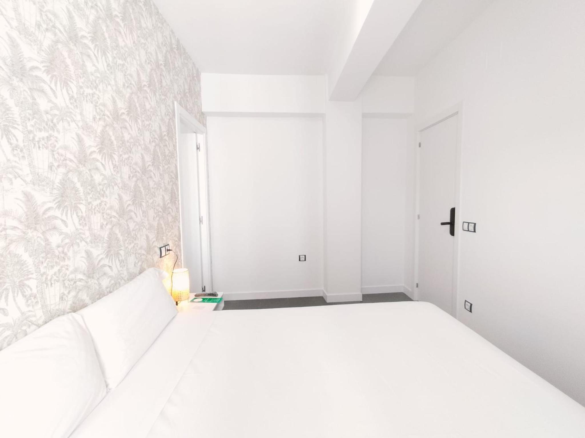 Double Room with Balcony - Photo 1