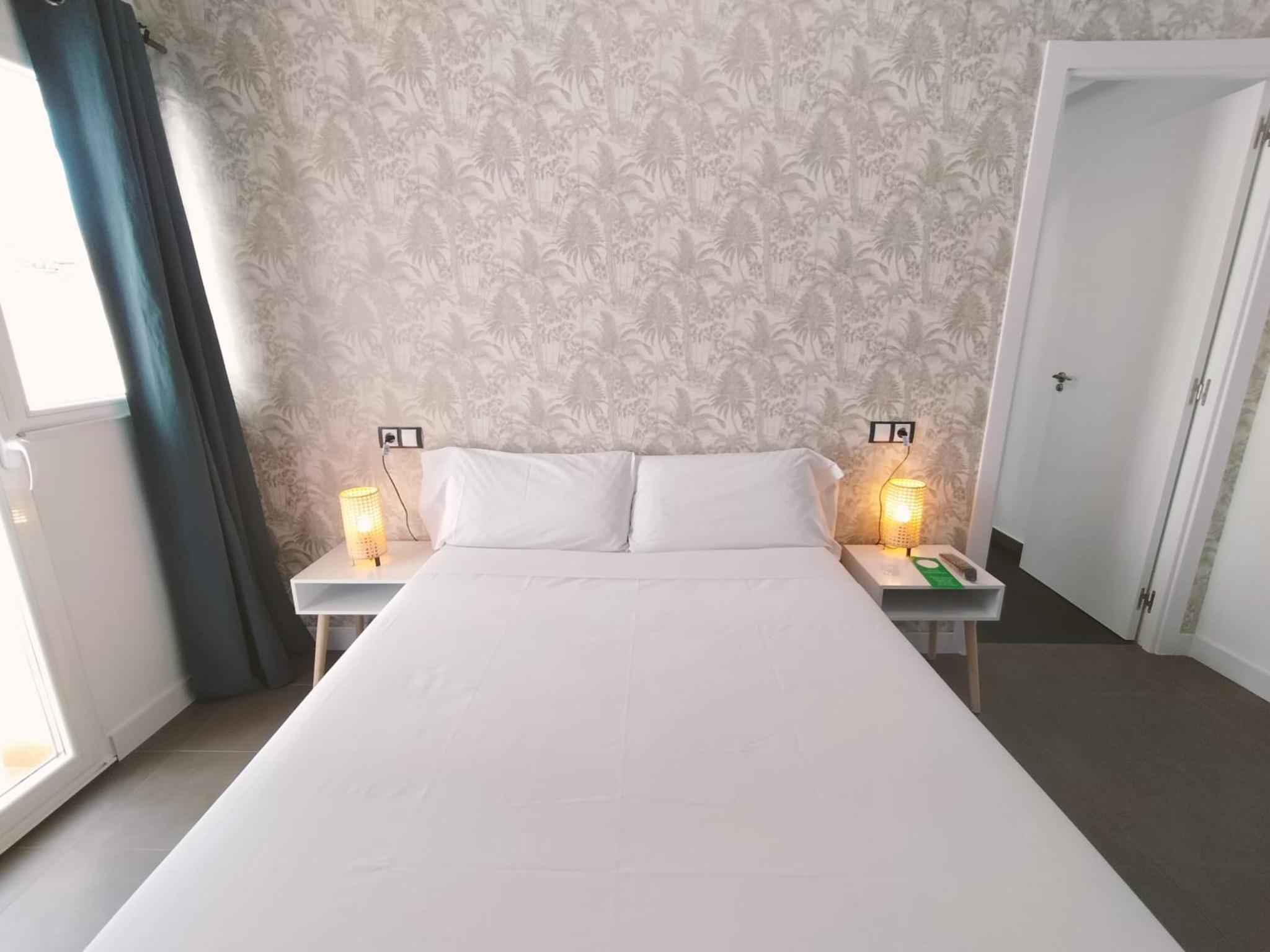 Double Room with Balcony - Photo 7
