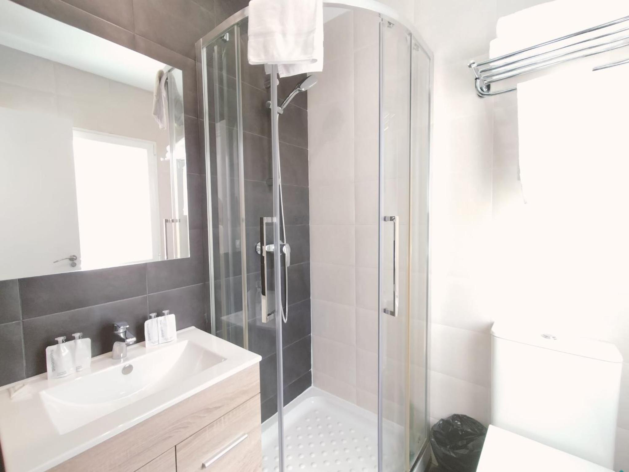Double Room - Photo 17
